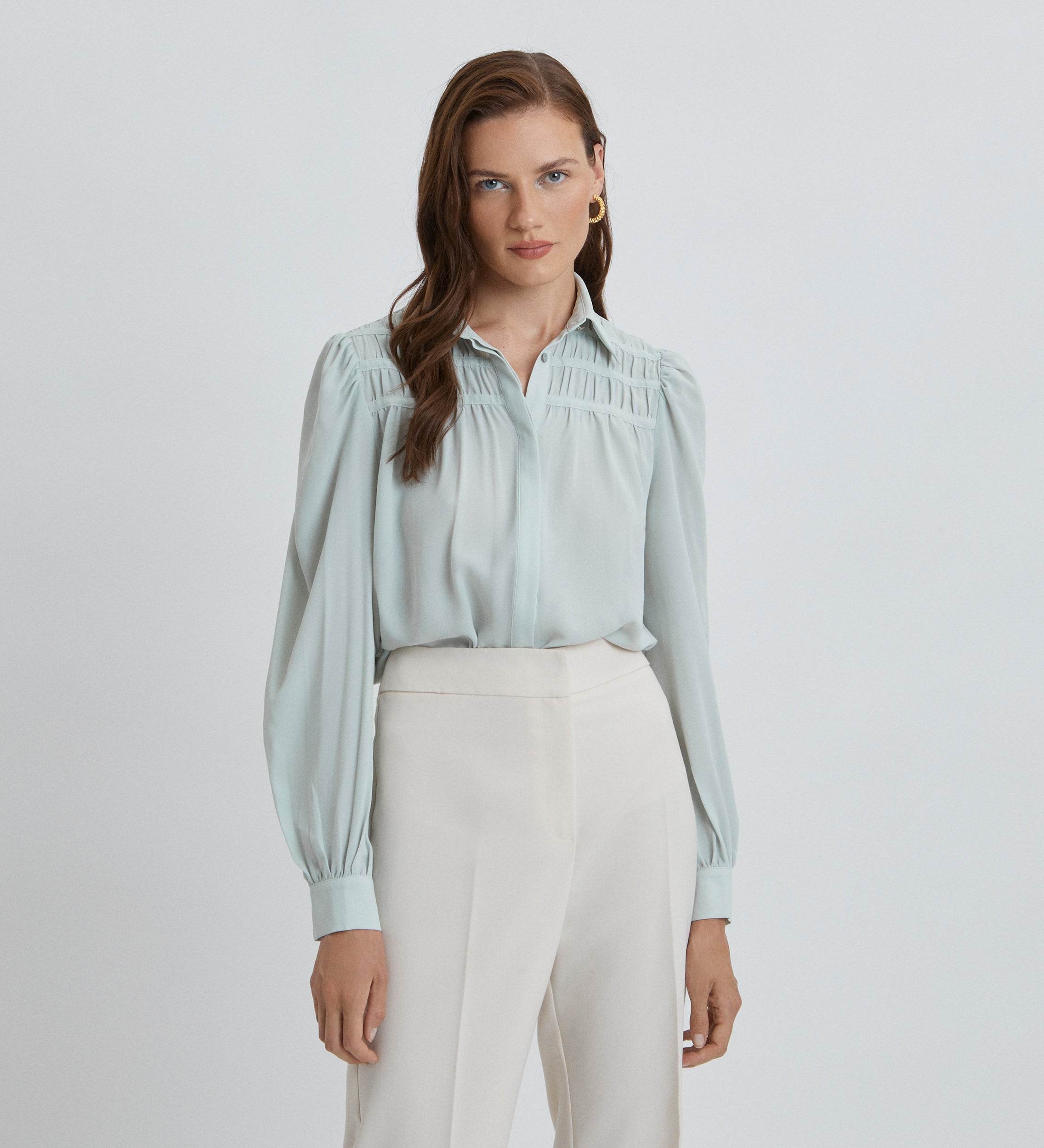 Blouse à empiècement froncé