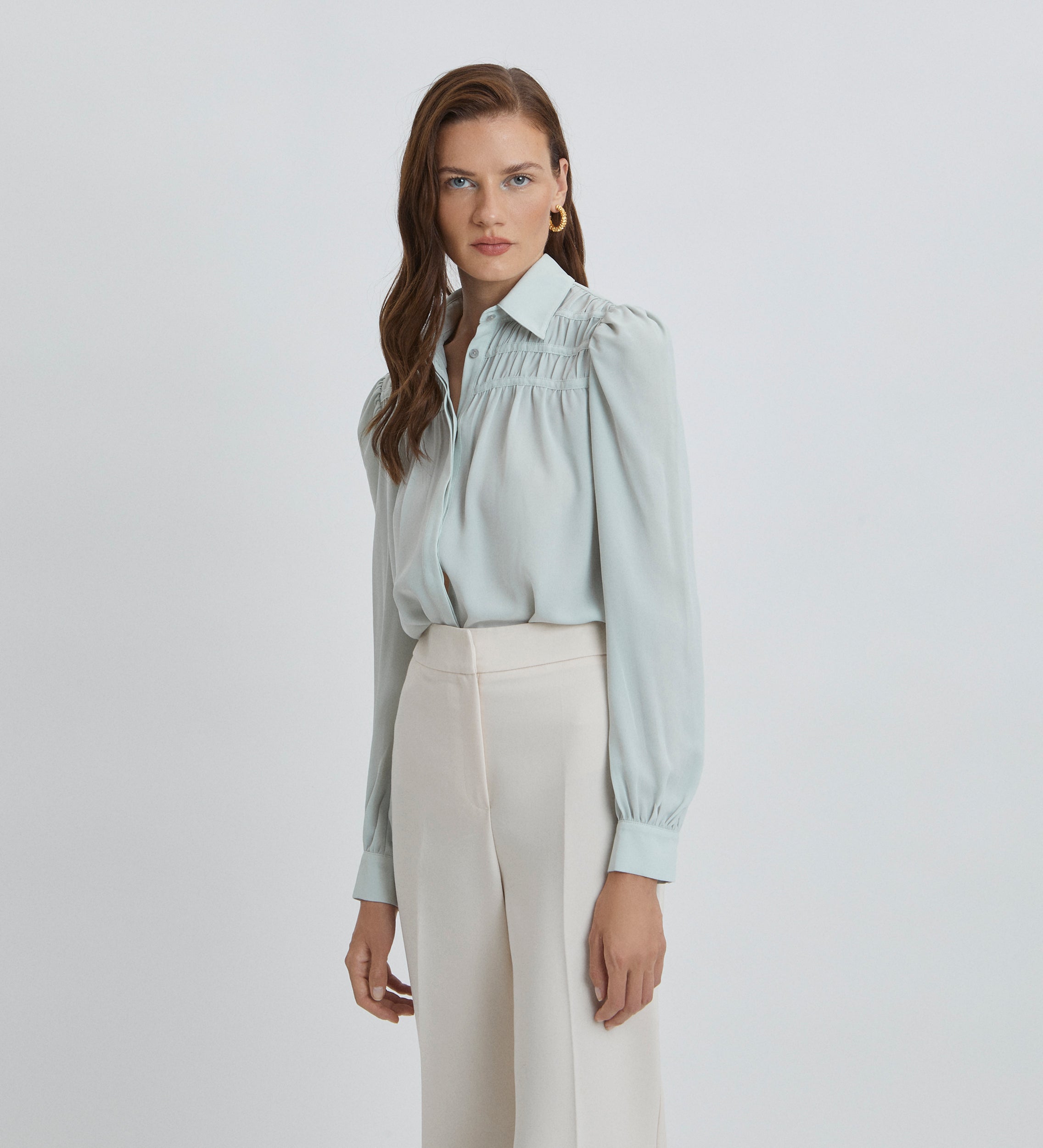 Blouse à empiècement froncé