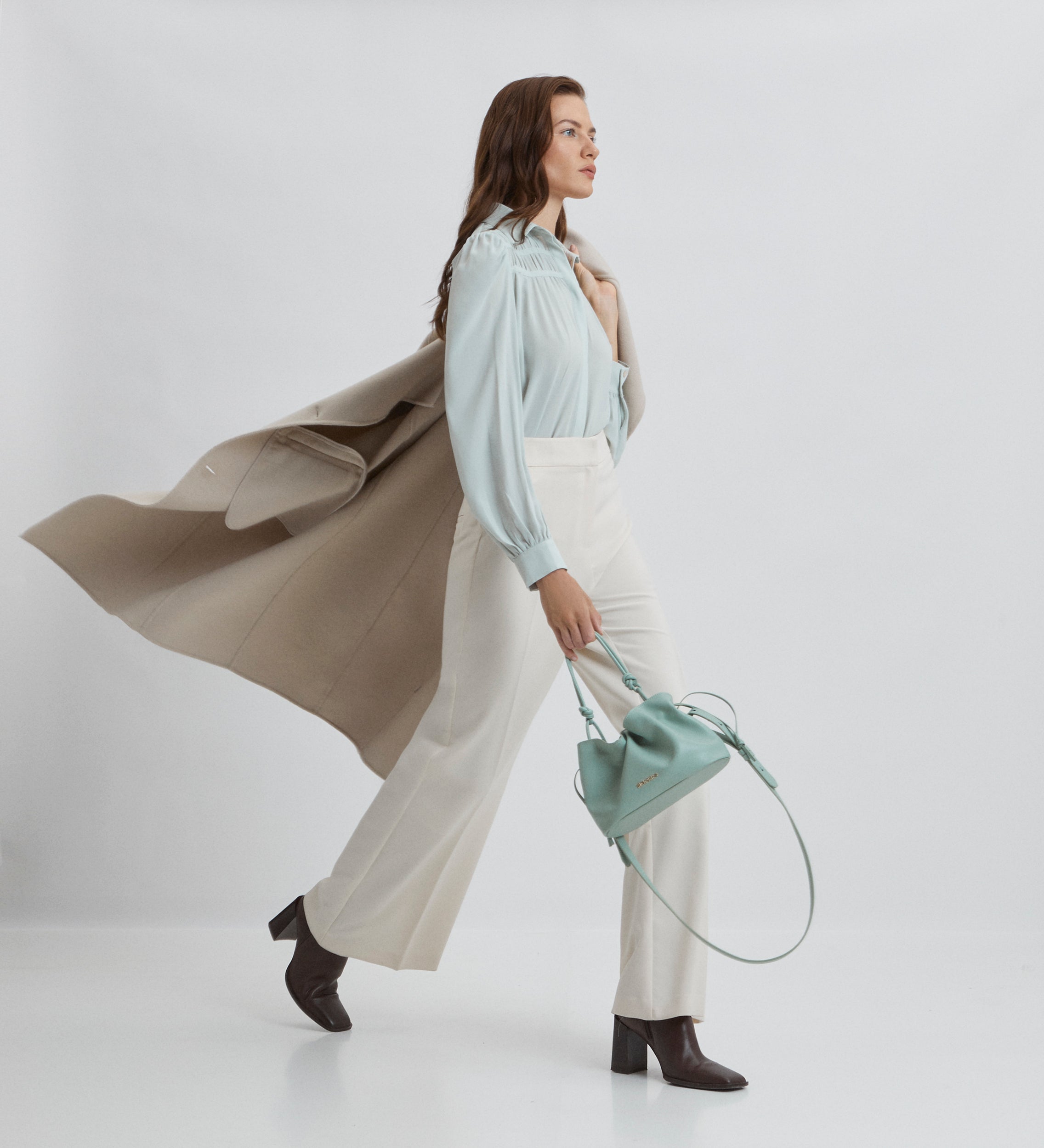 Blouse à empiècement froncé