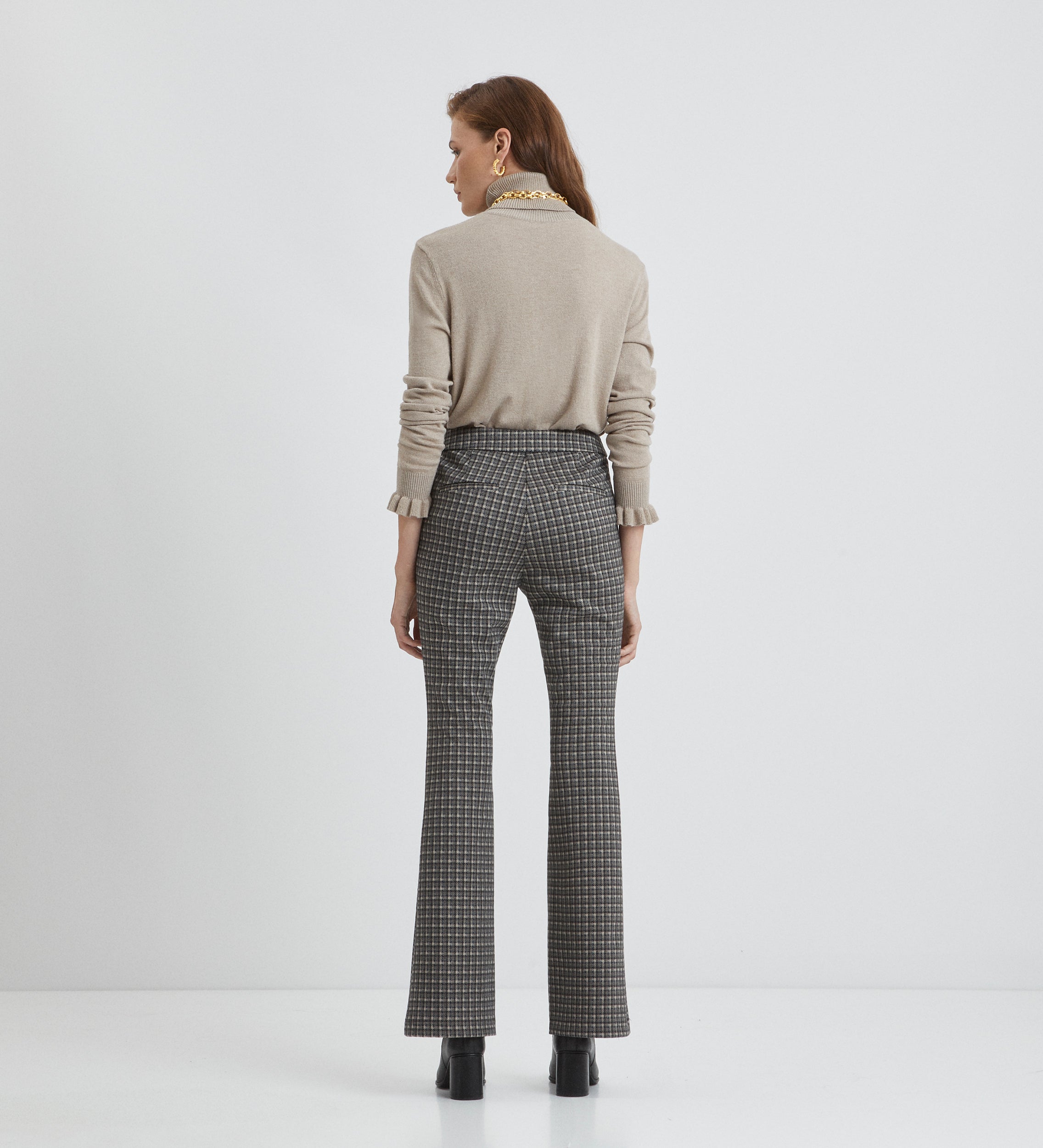 Flared elastic trousers