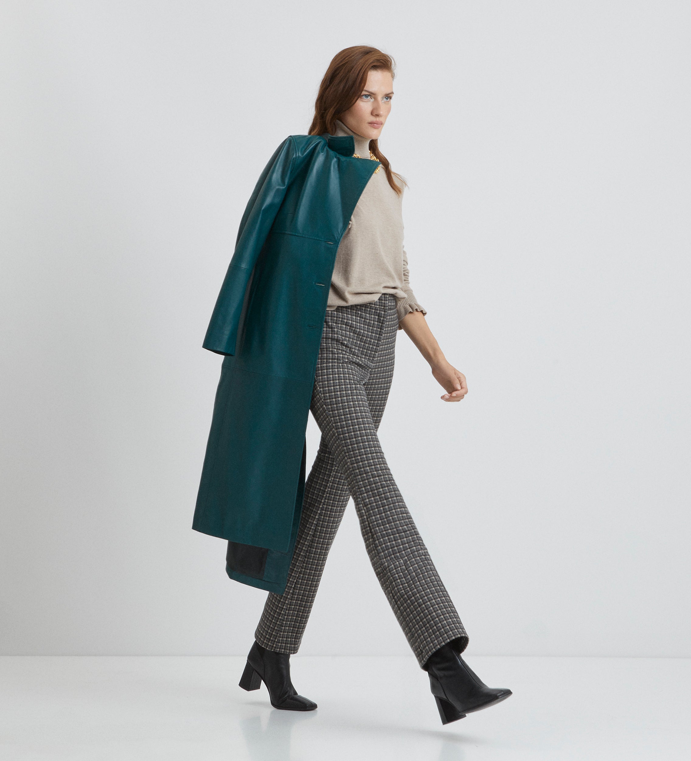 Flared elastic trousers