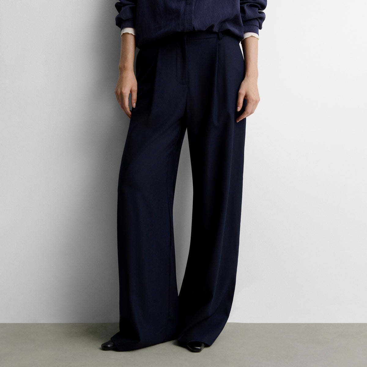 Wide pleated pants