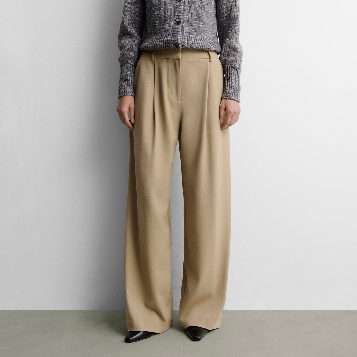 Wide pleated pants