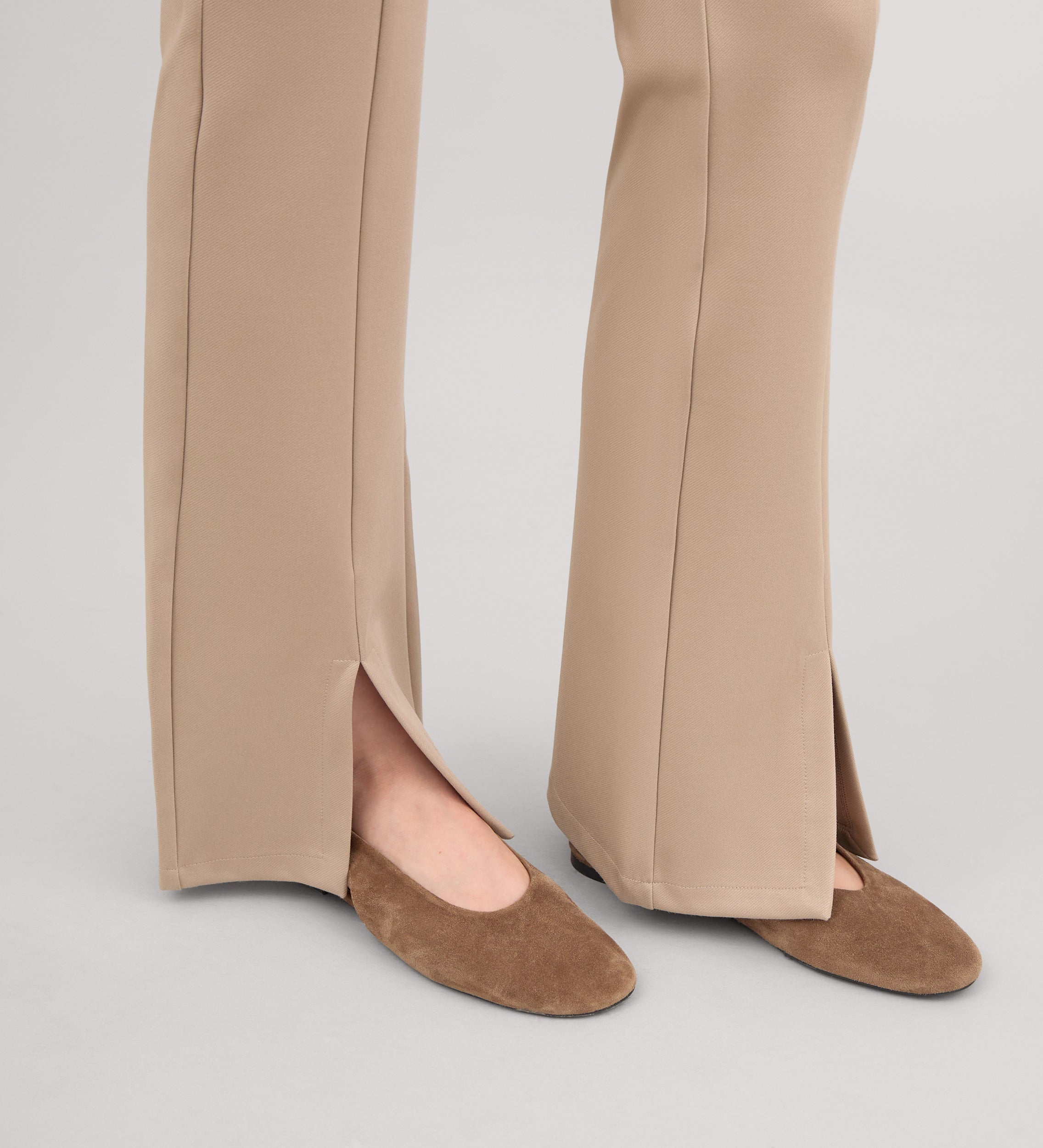 Pantalón elástico acampanado