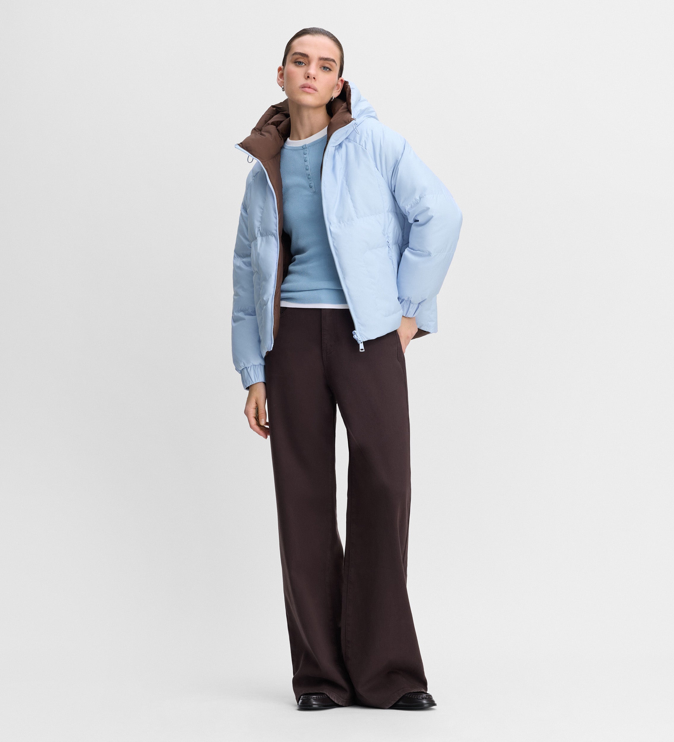 Short reversible down jacket
