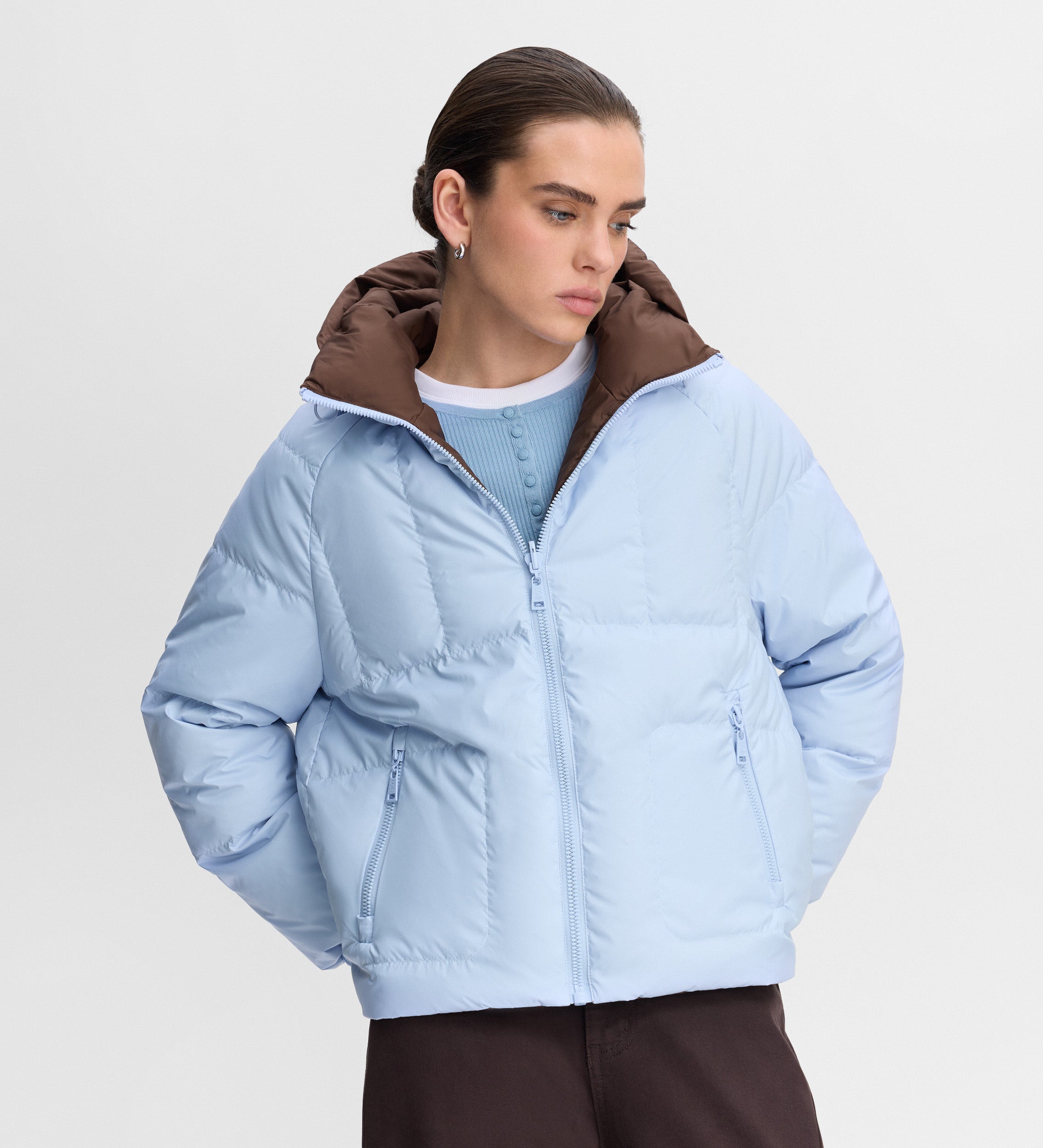 Short reversible down jacket