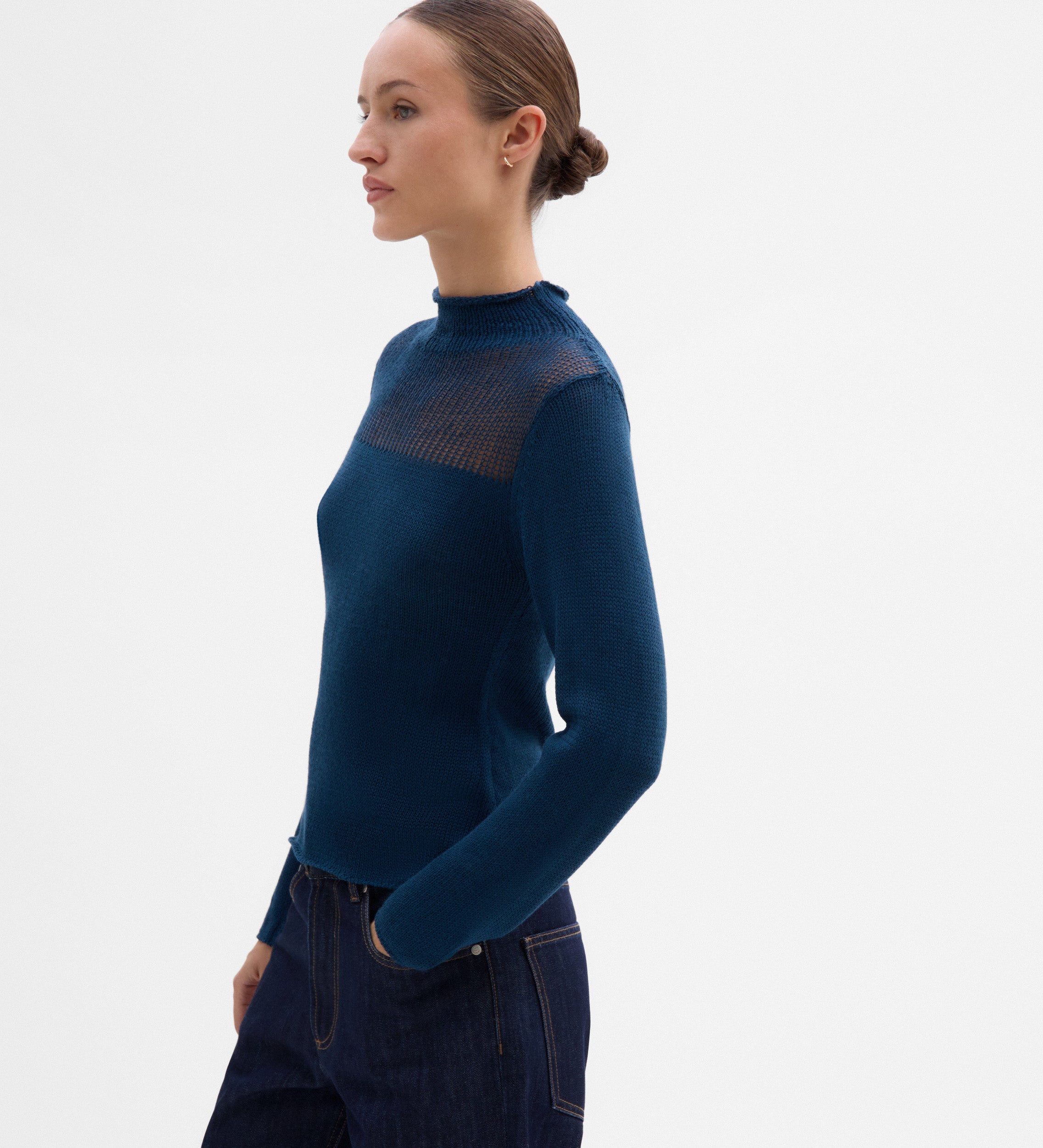 Sweater with unstitched detail