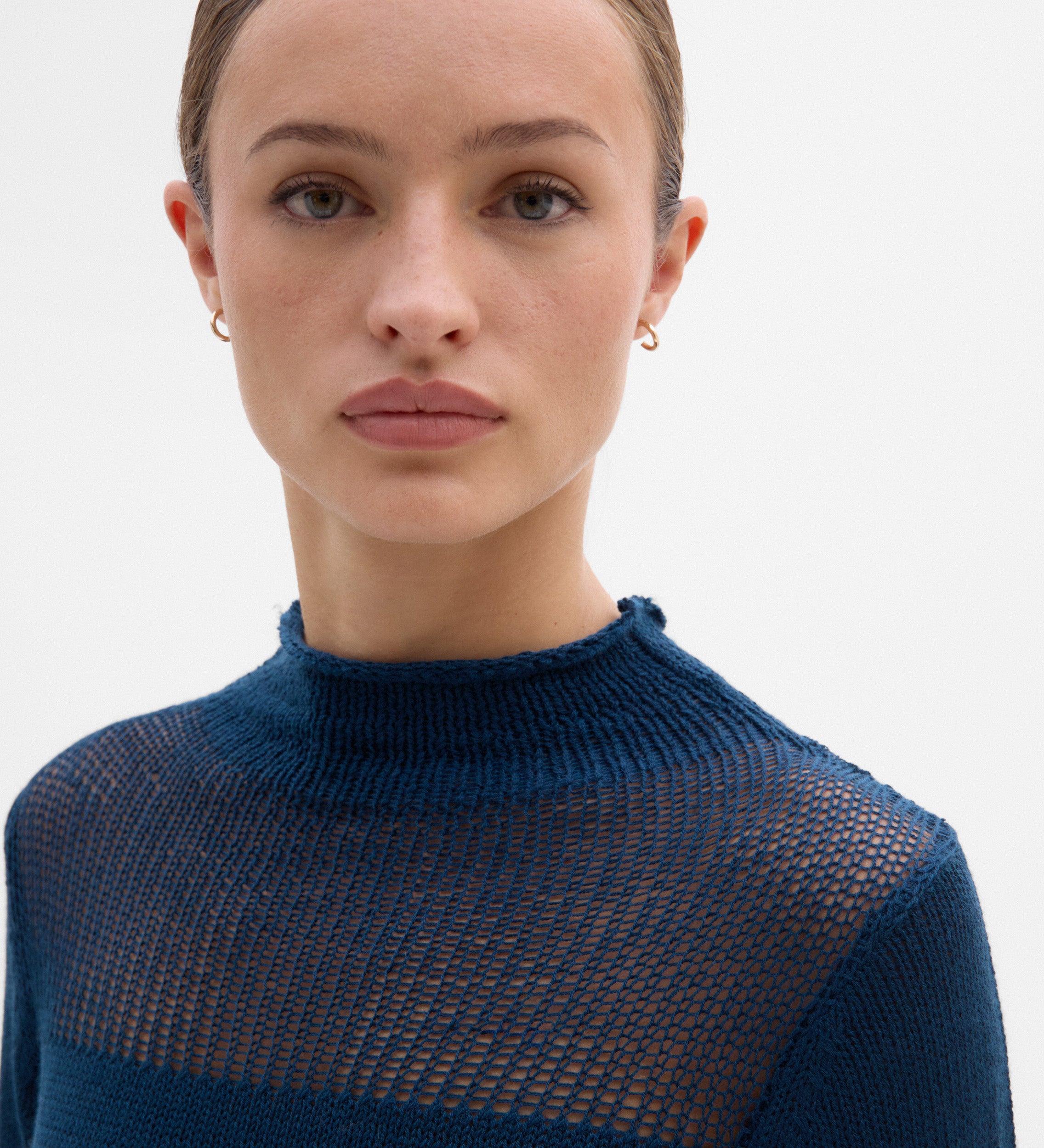 Sweater with unstitched detail