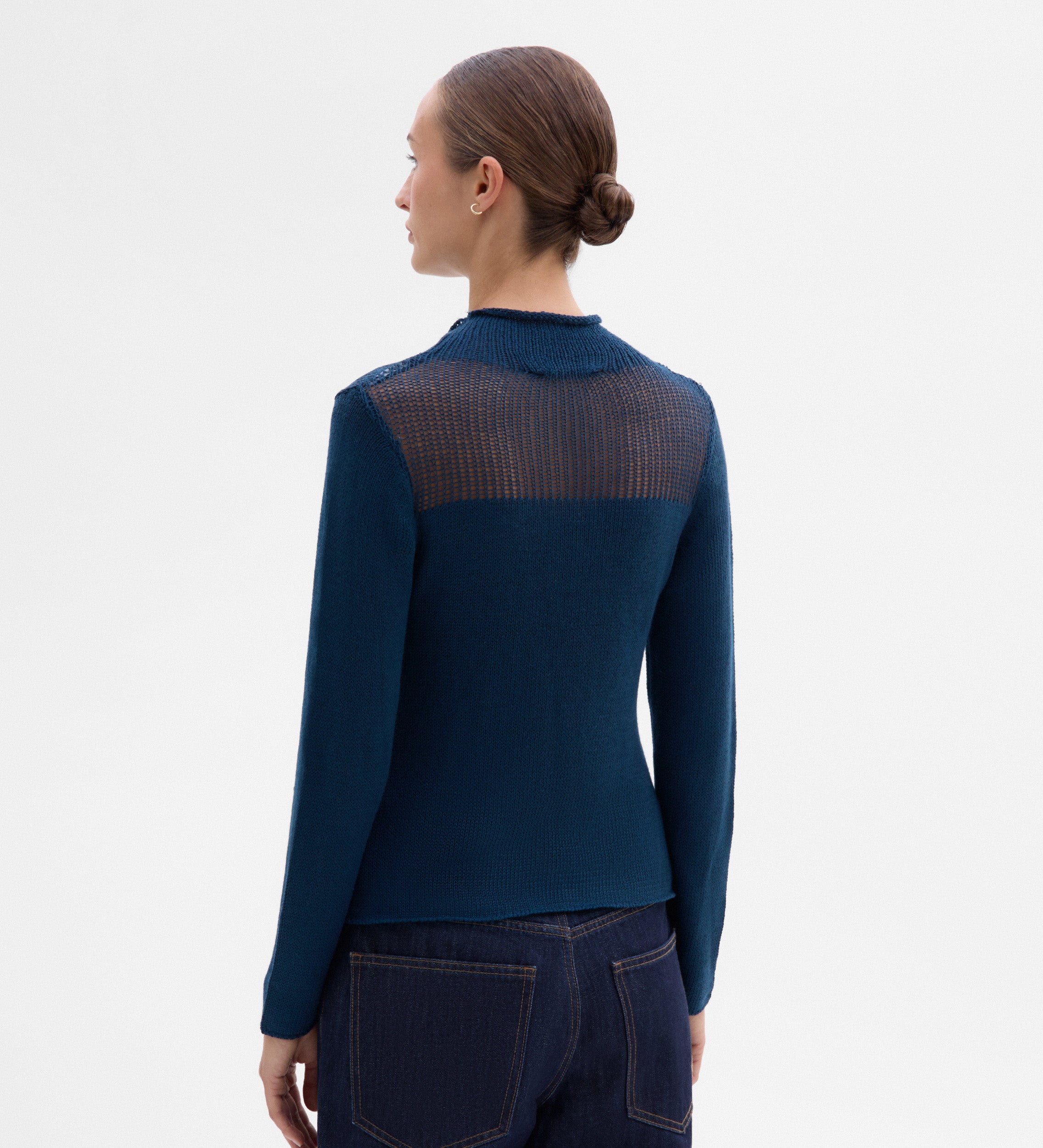 Sweater with unstitched detail