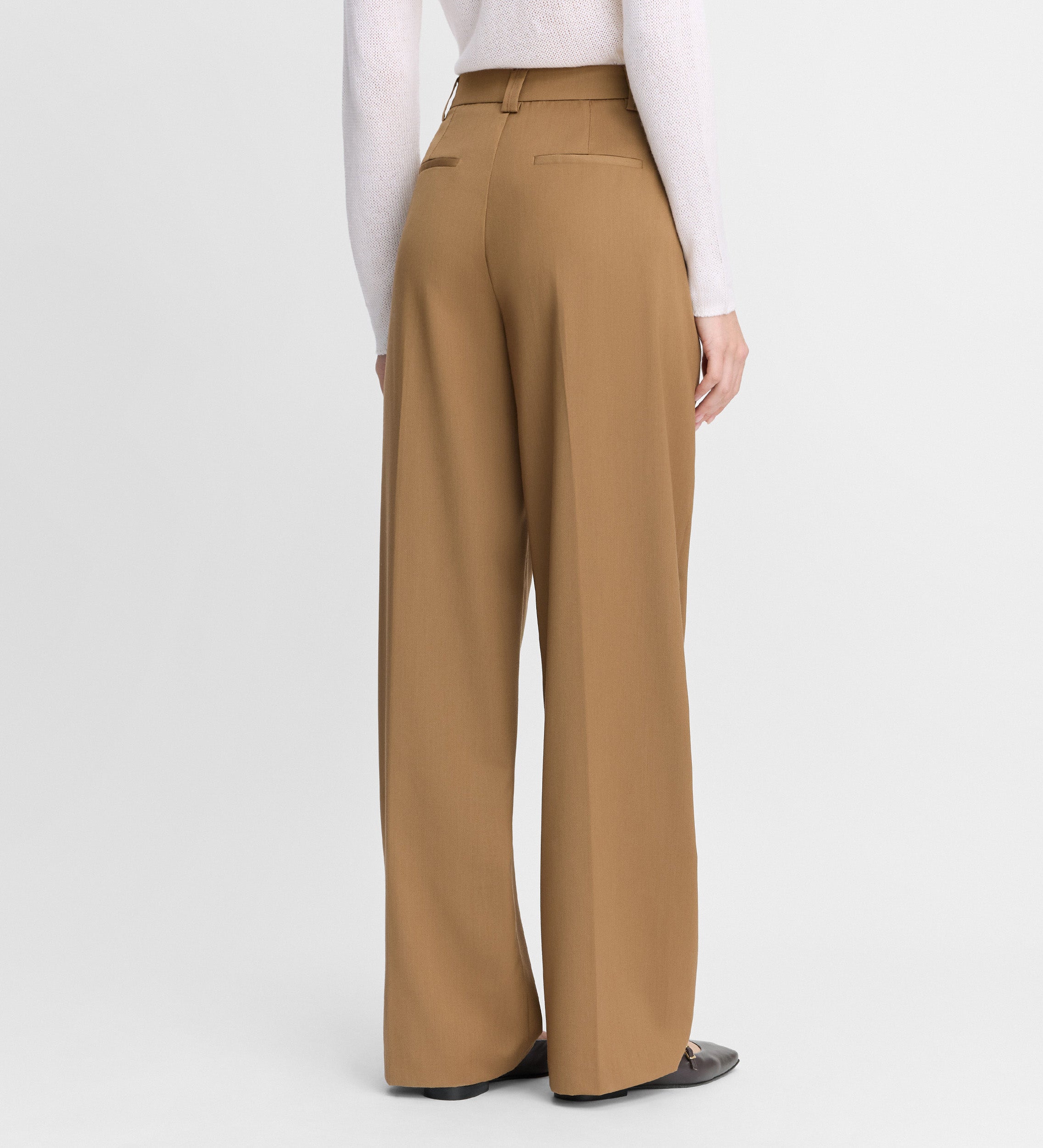 Wide-leg pleated pants