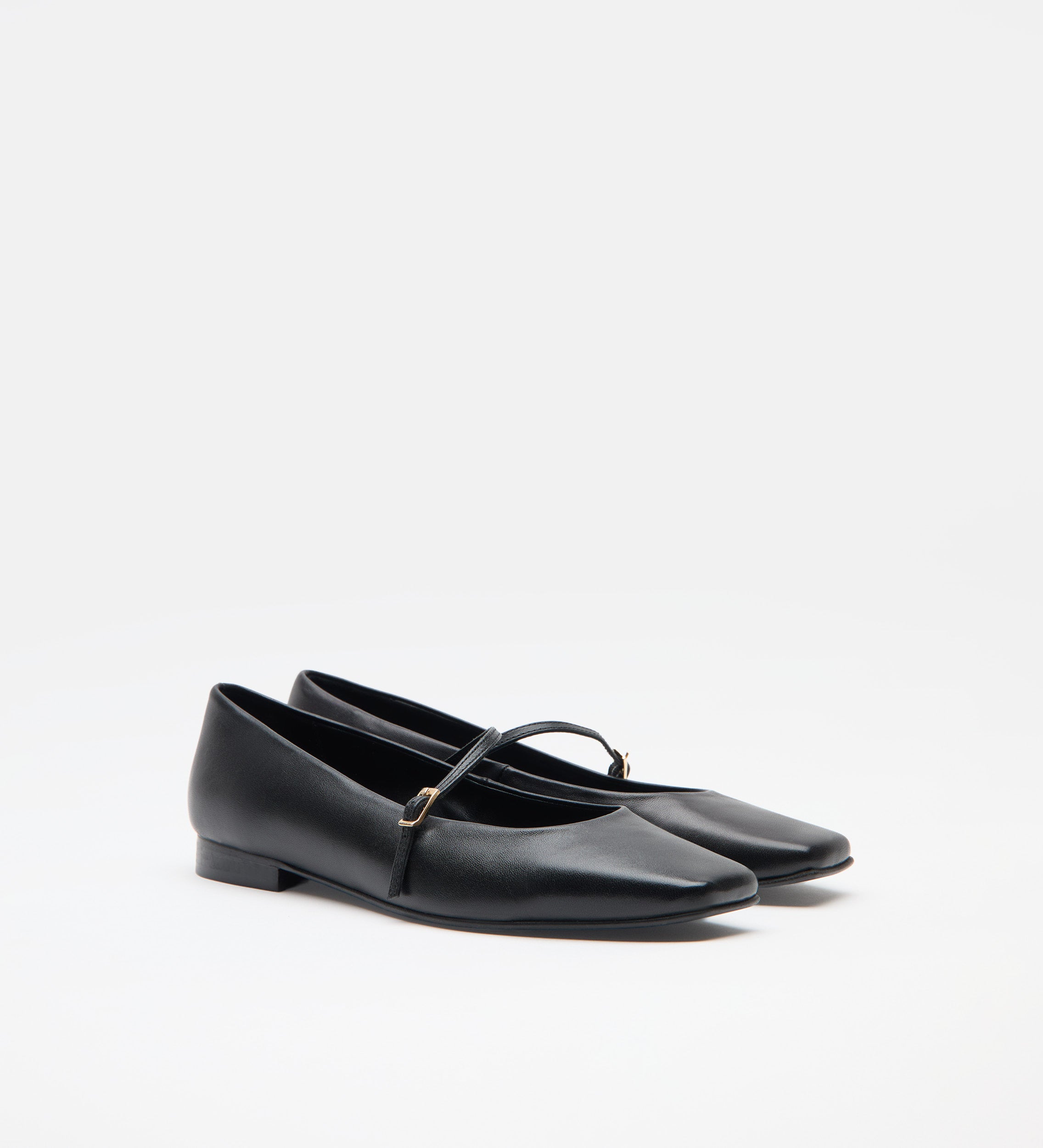 Square toe ballerina shoe