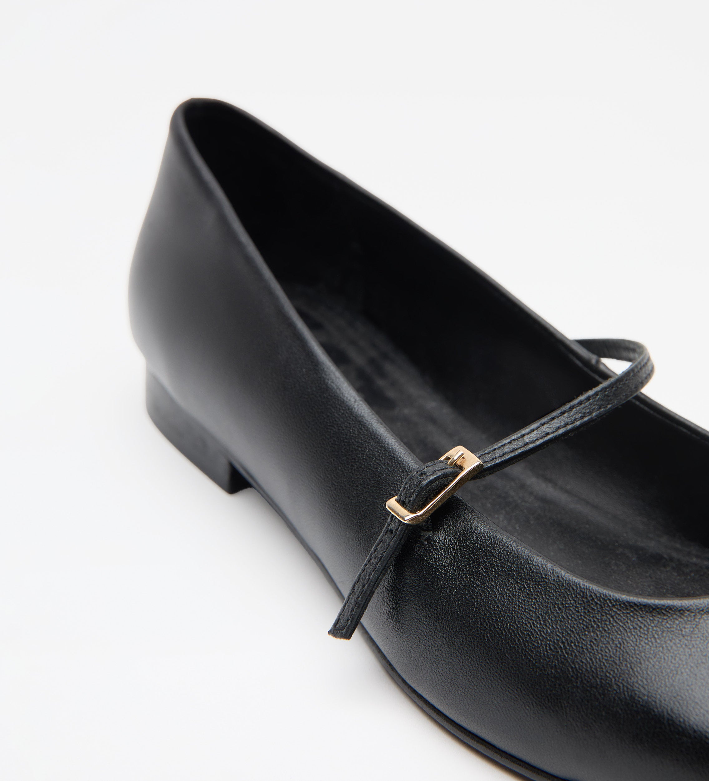 Square toe ballerina shoe