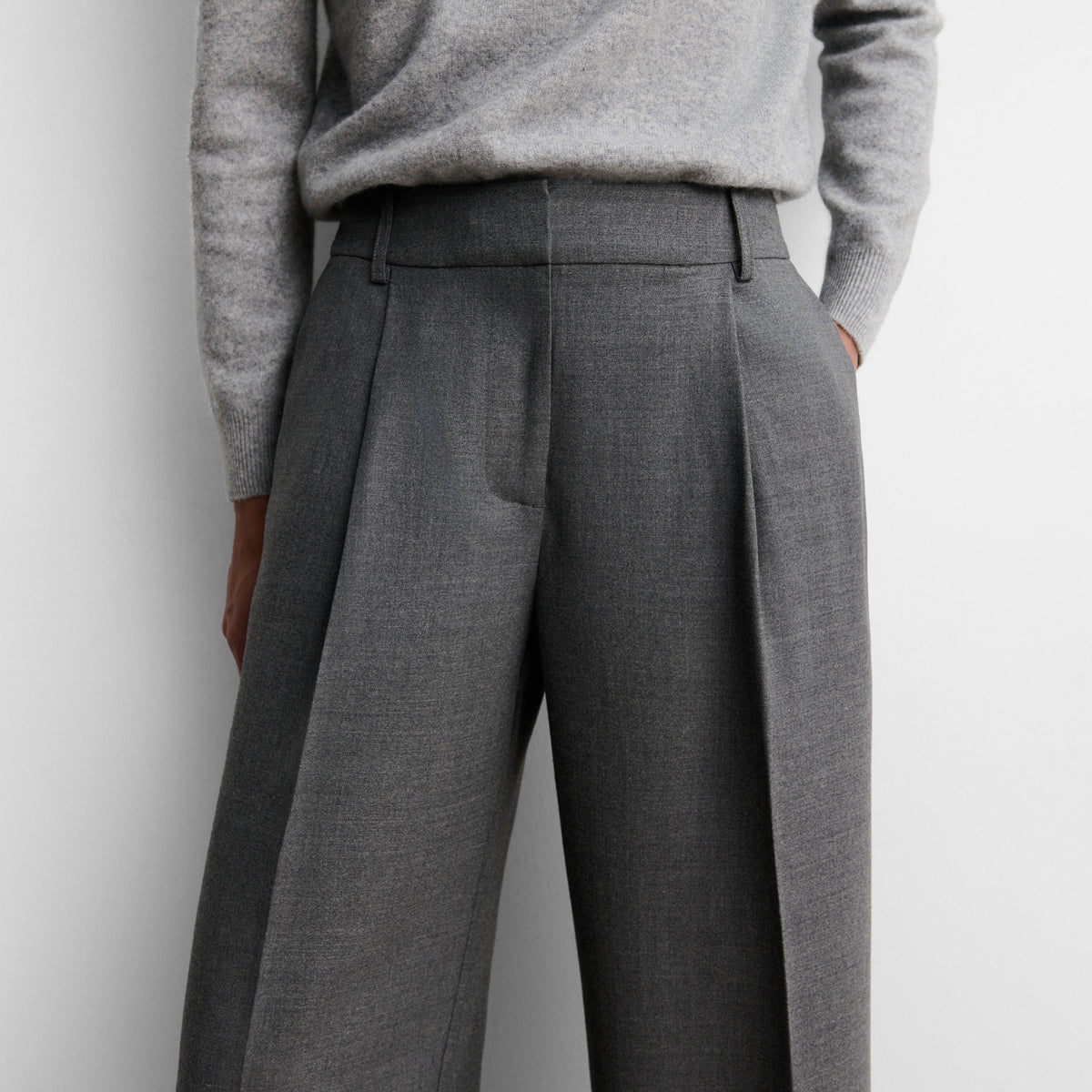 Wide pleated trousers