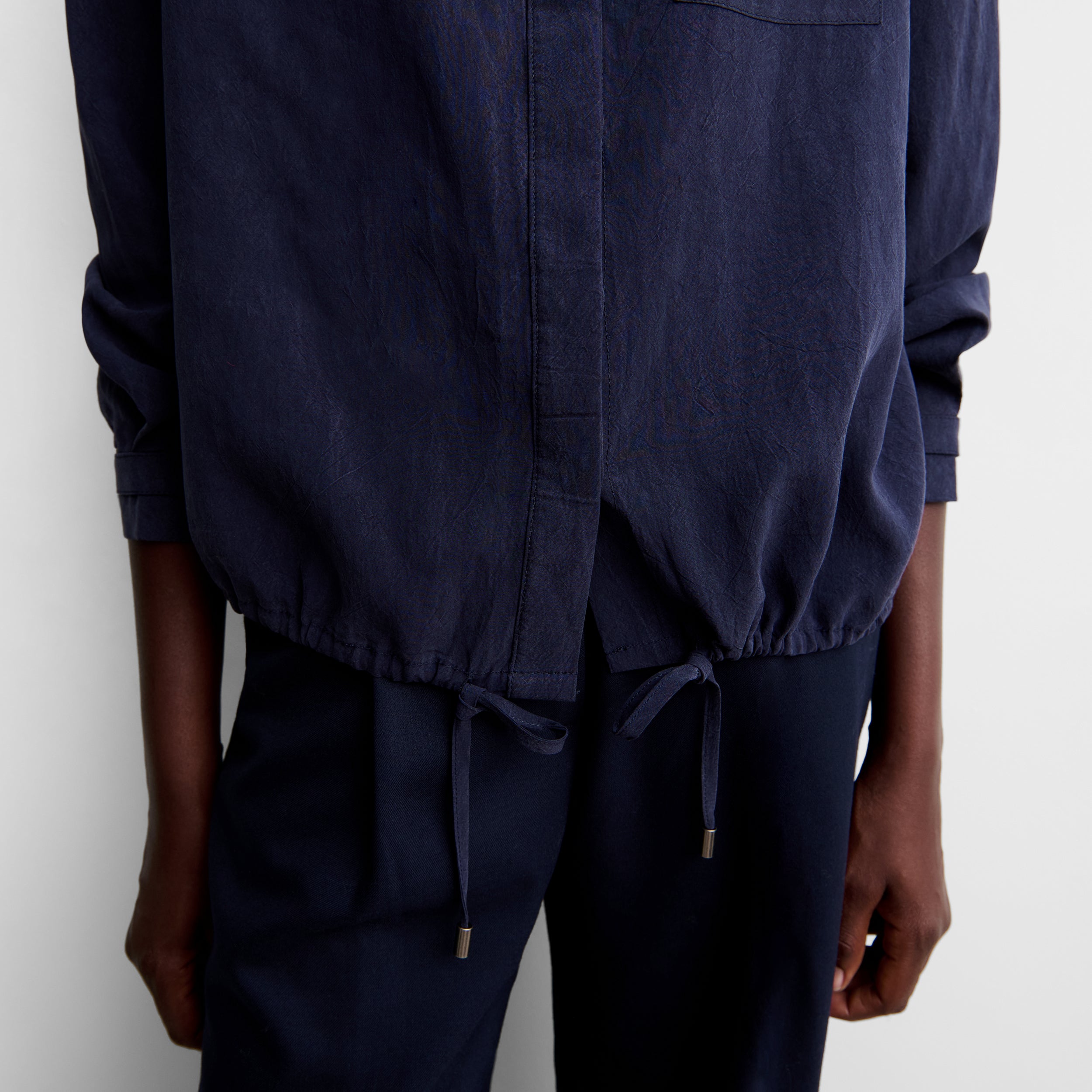 Fluid crop shirt