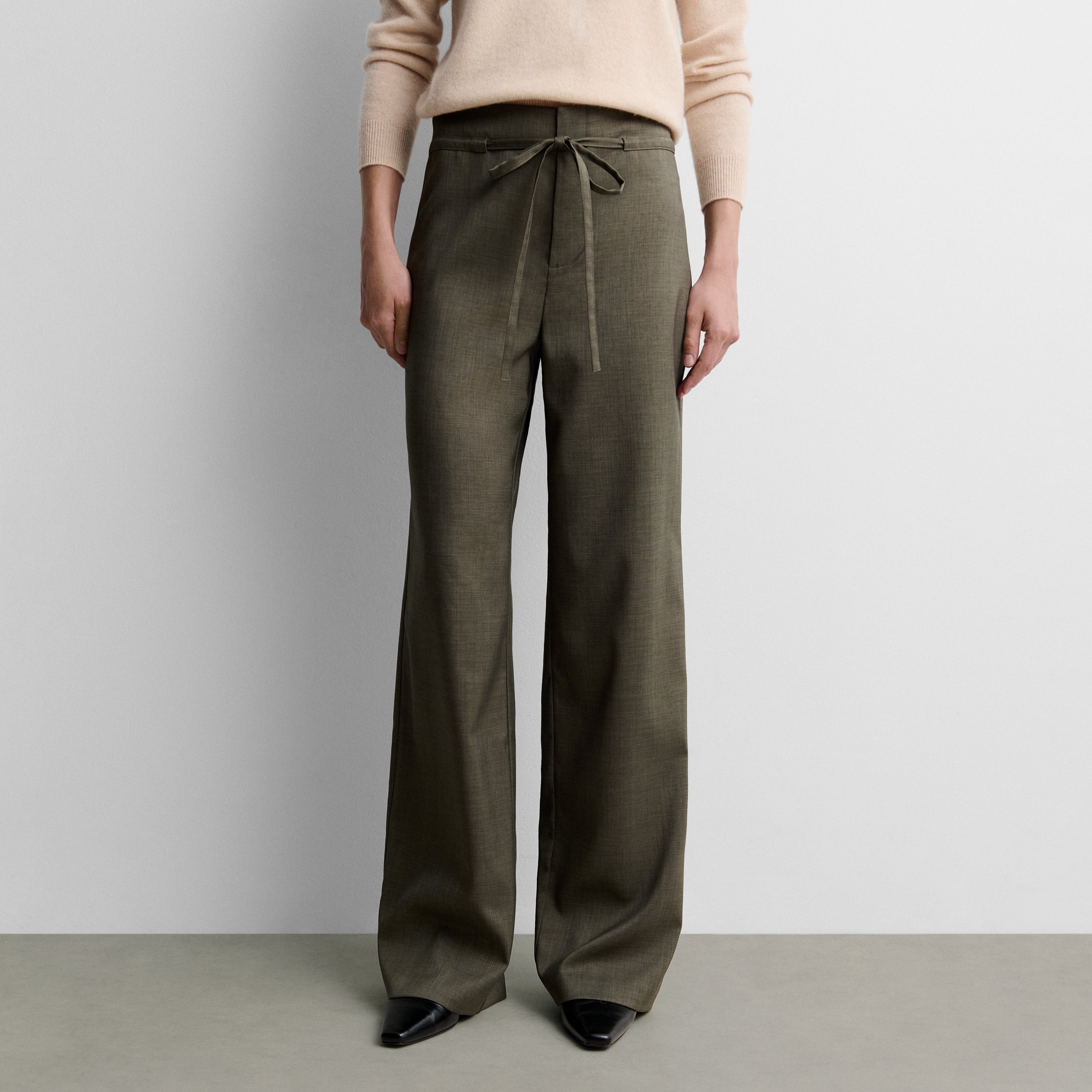 Wide trousers with belt