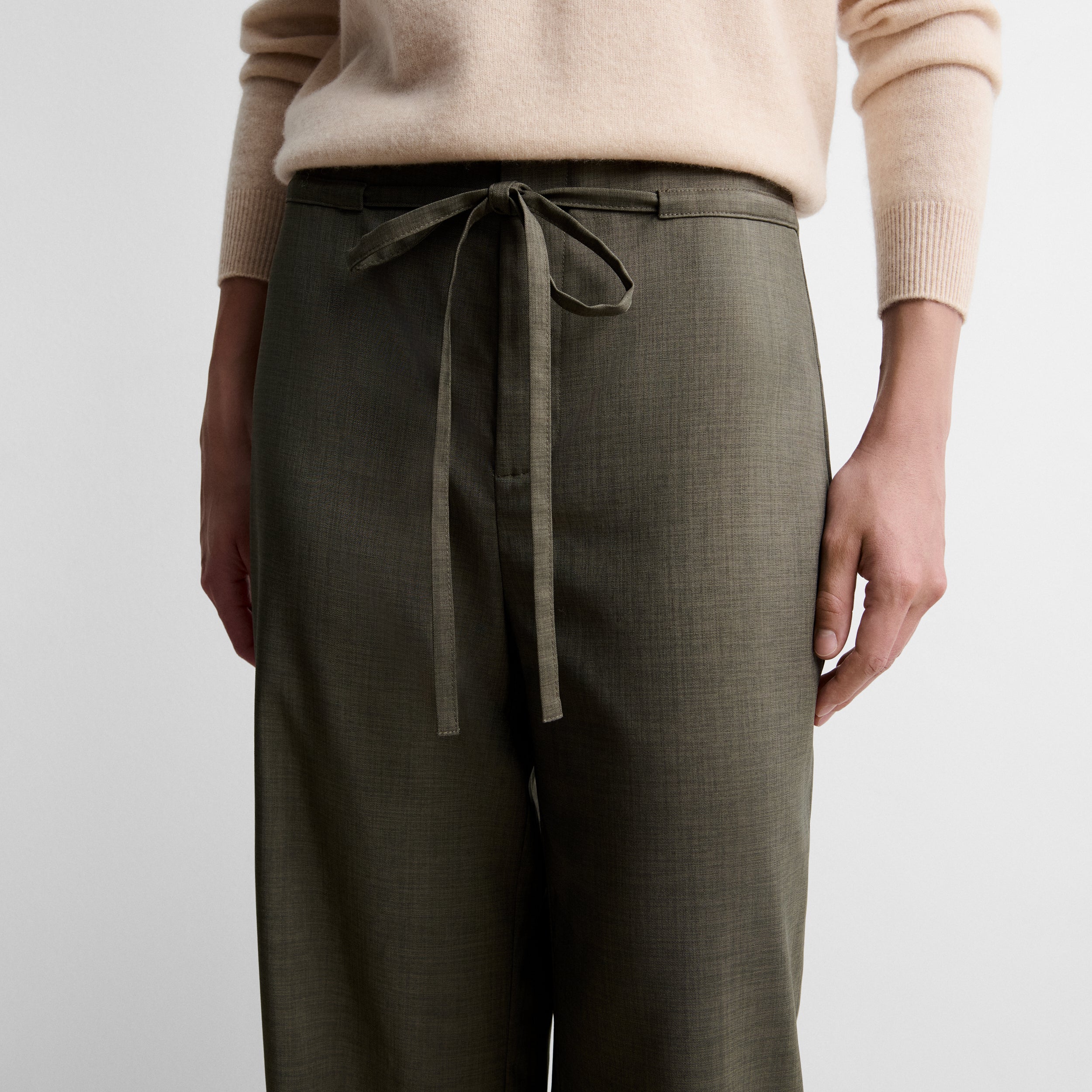 Wide trousers with belt