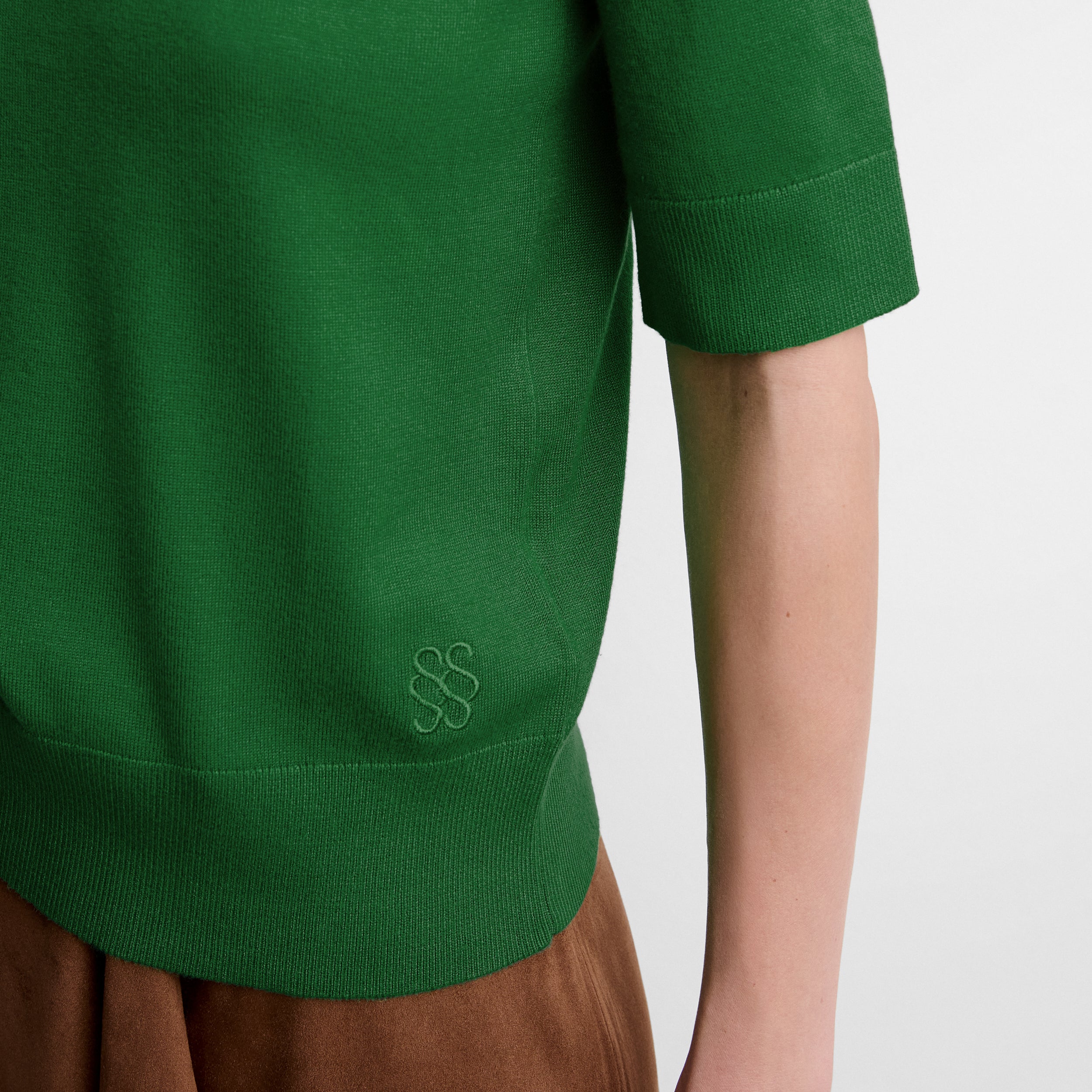 Short-sleeve knit sweater