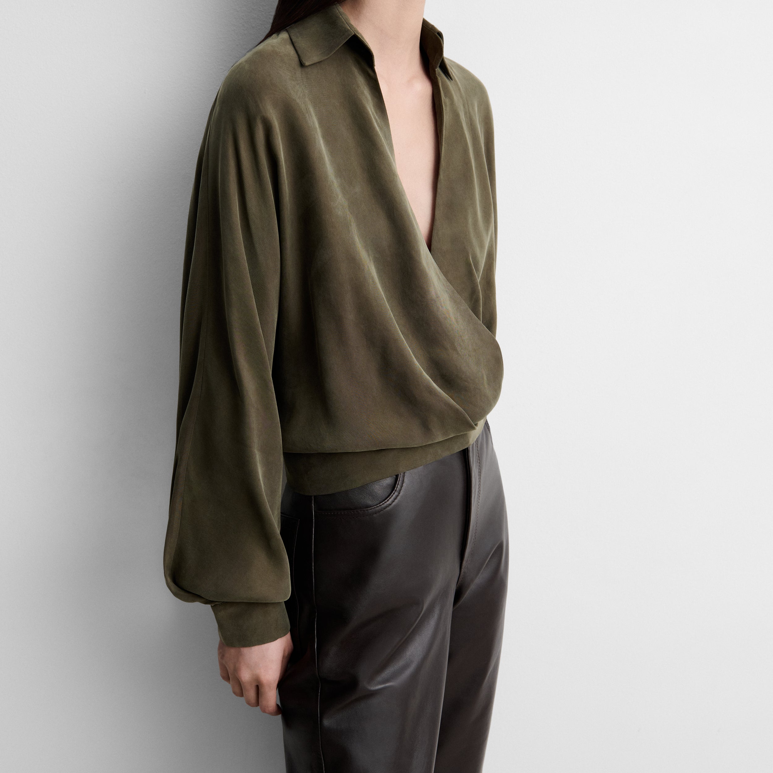 Blouse fluide à col croisé
