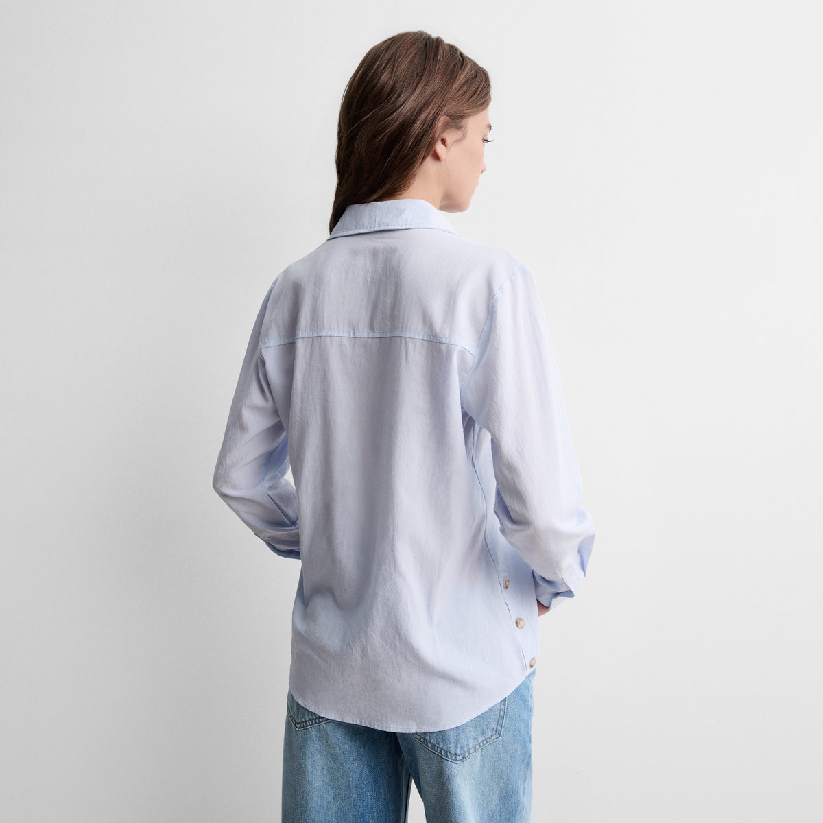 Fluid blouse with buttons