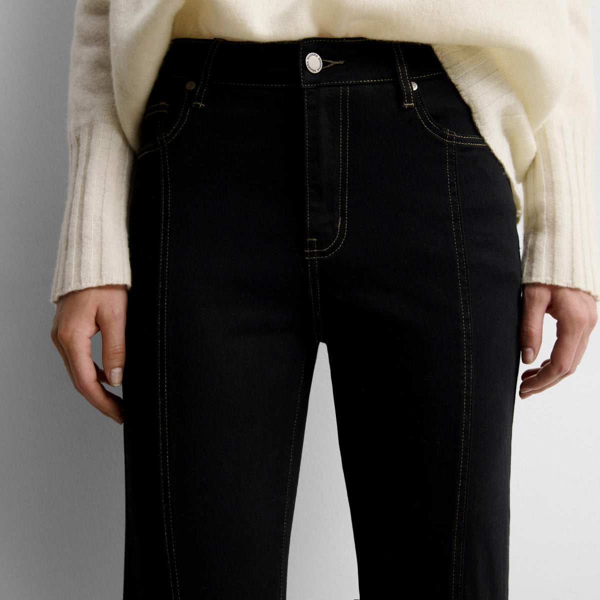 Pantalon en sergé à surpiqûres contrastées