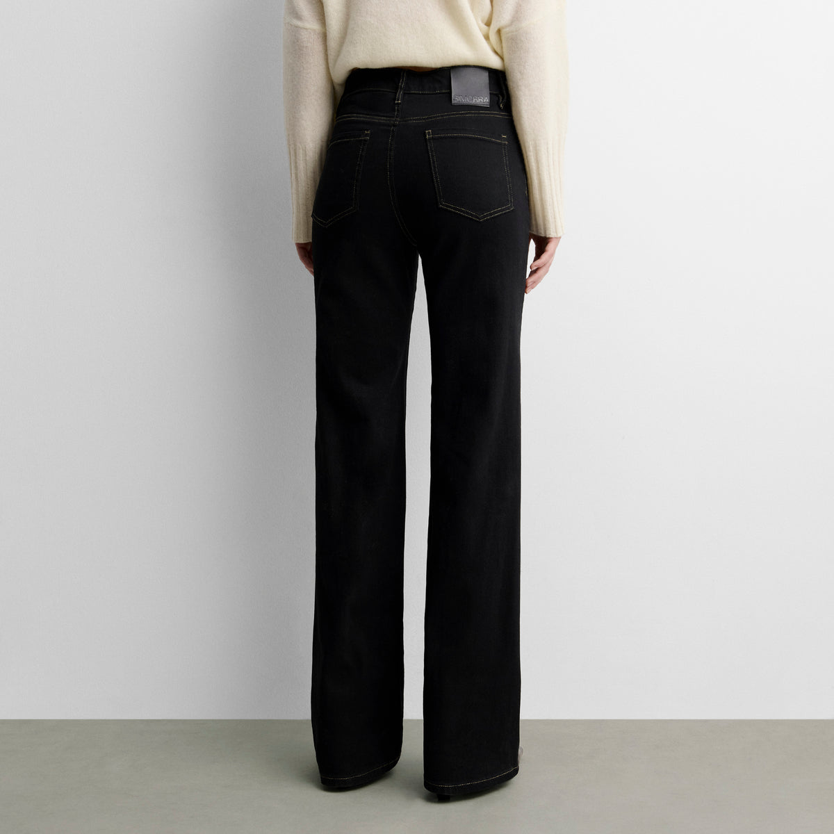 Pantalon en sergé à surpiqûres contrastées