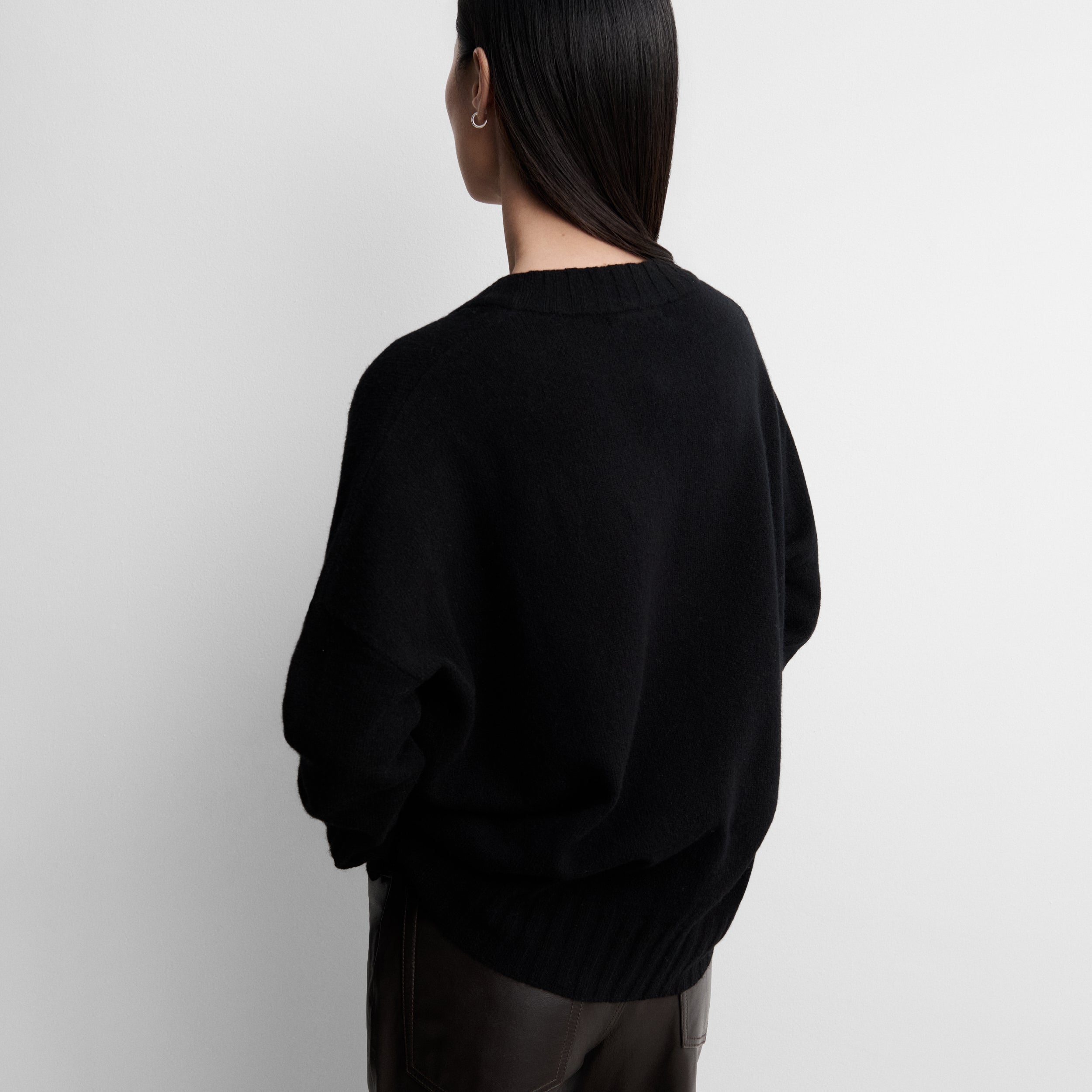 Pull ample col en V