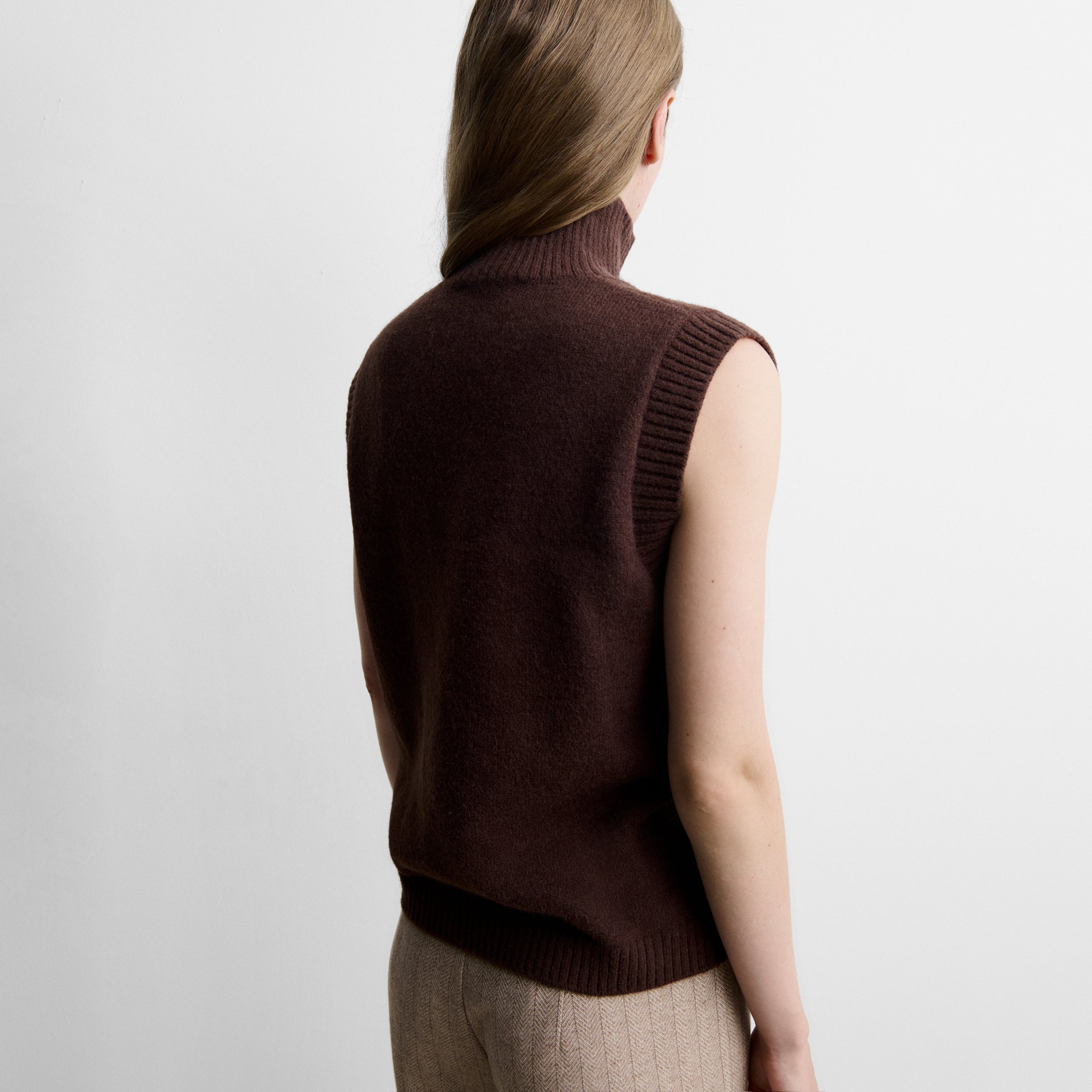 Gilet with funnel neck