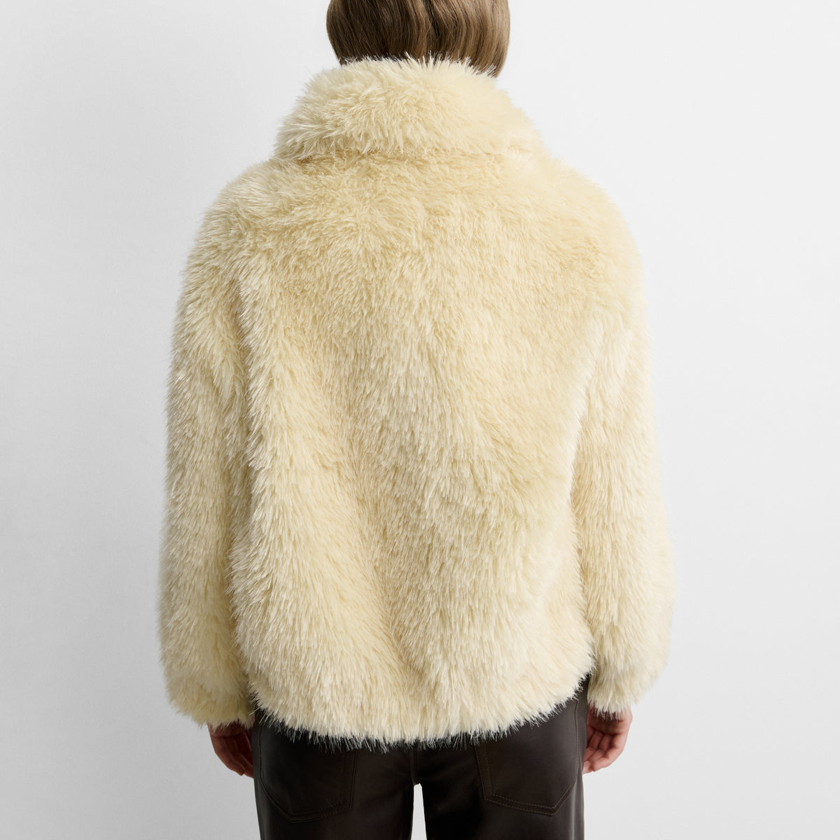Veste courte en éco-fourrure
