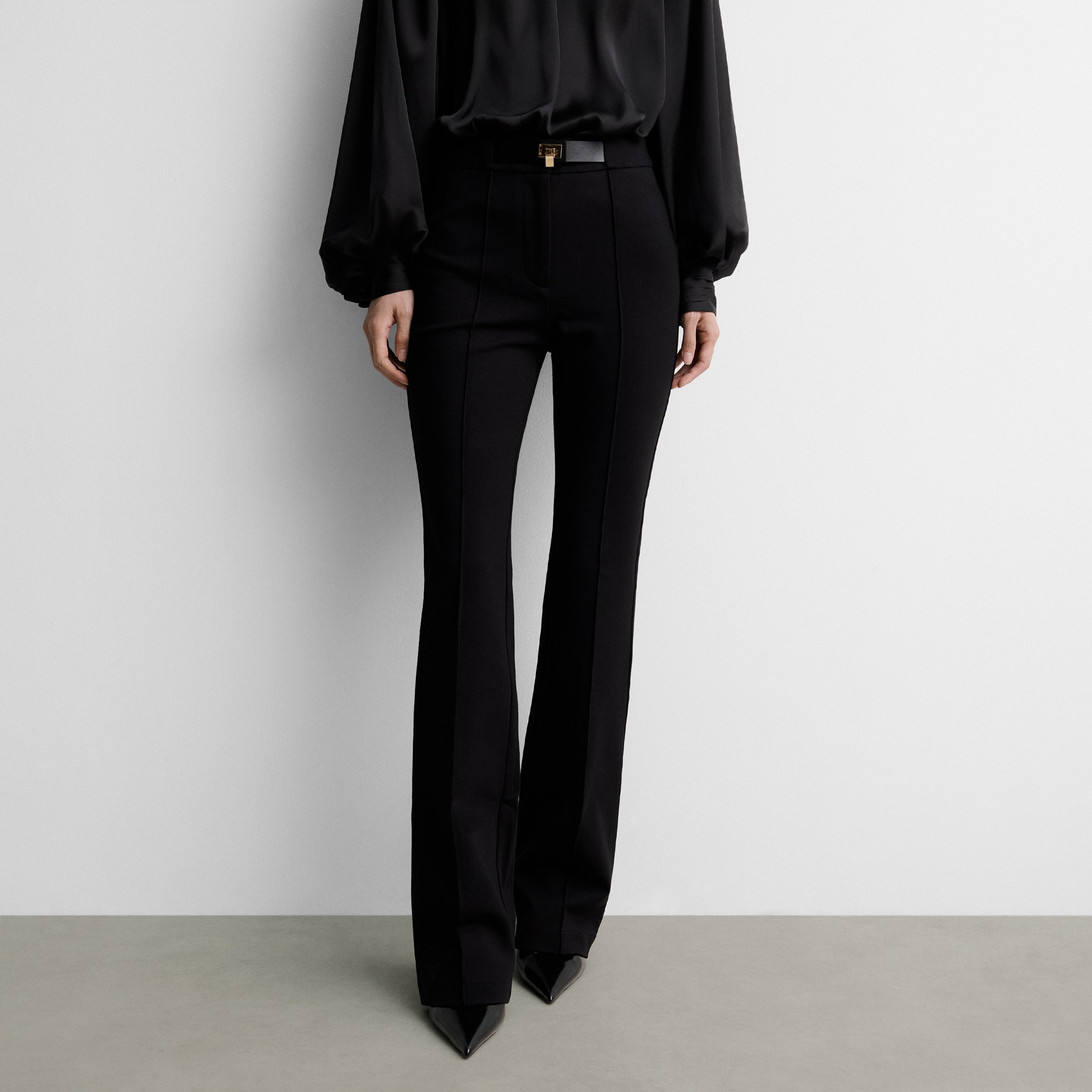 Elastic trousers with locker-loop fastening