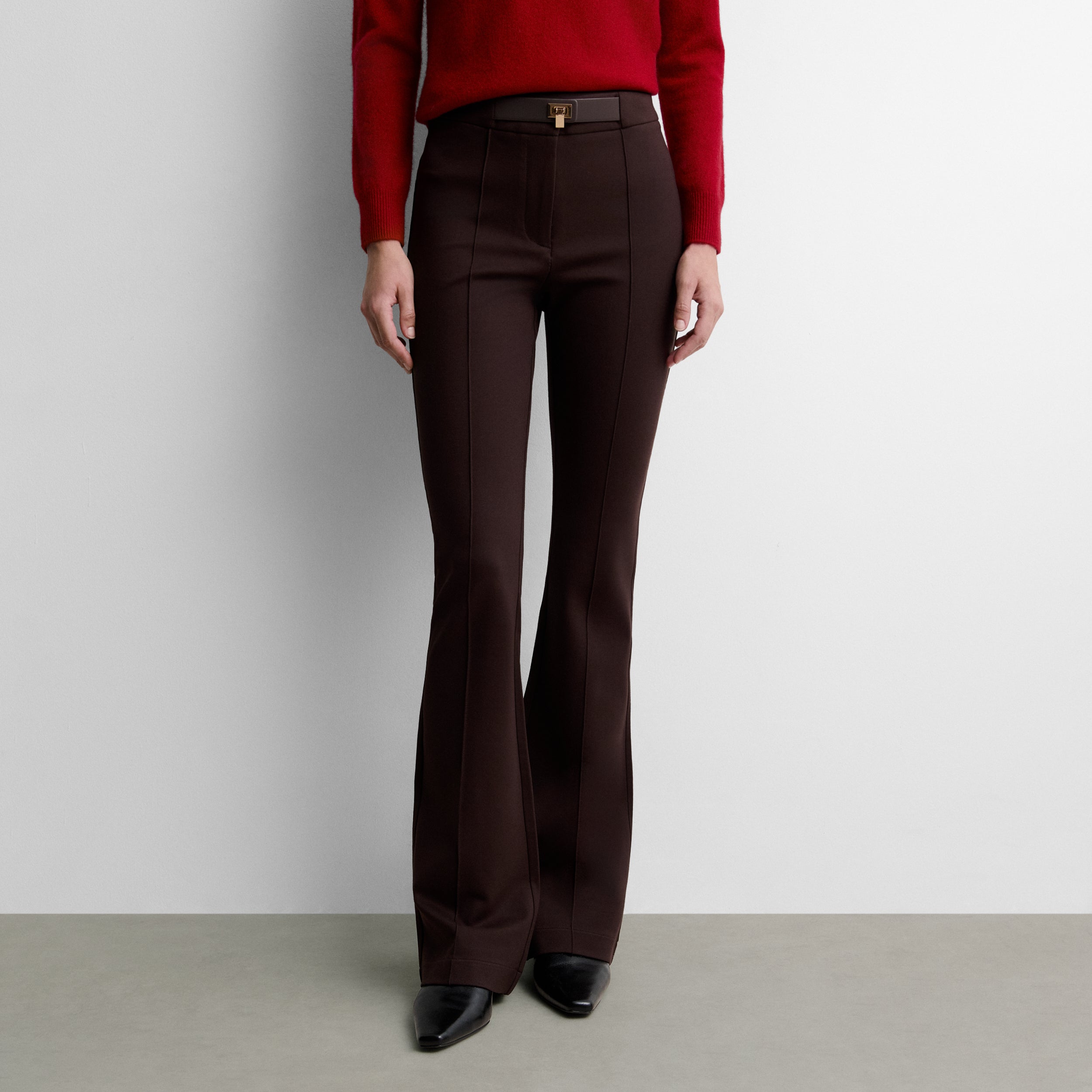 Stretch trousers with belt
