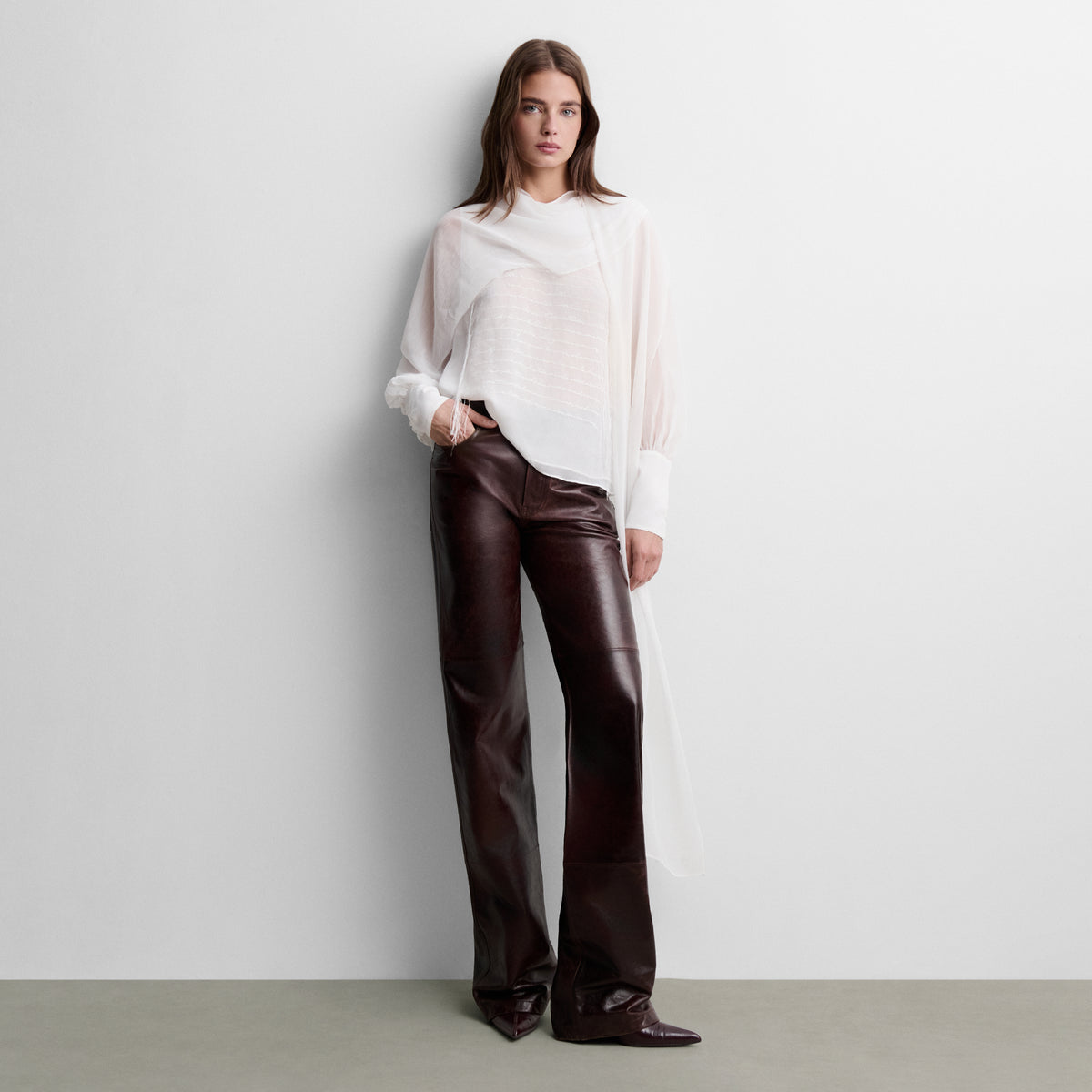 Blouse brodée effet foulard