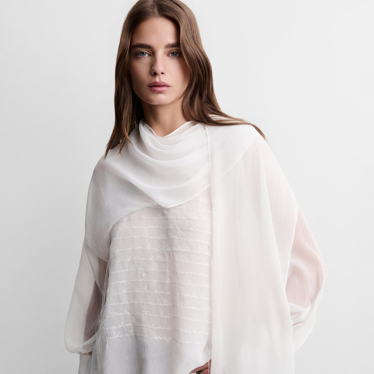 Blouse brodée effet foulard
