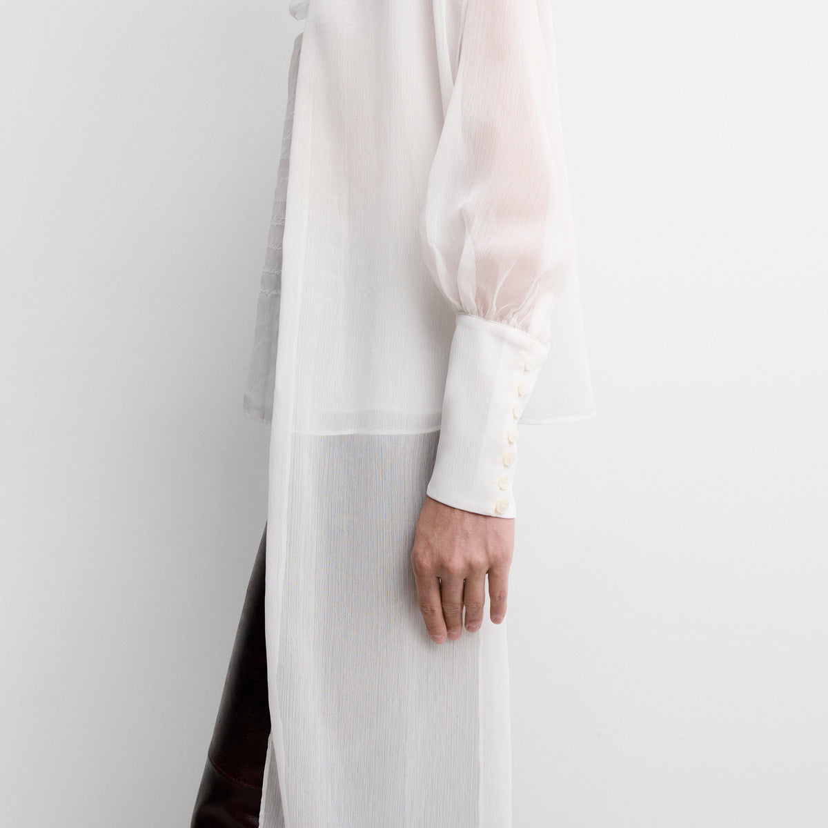 Blouse brodée effet foulard