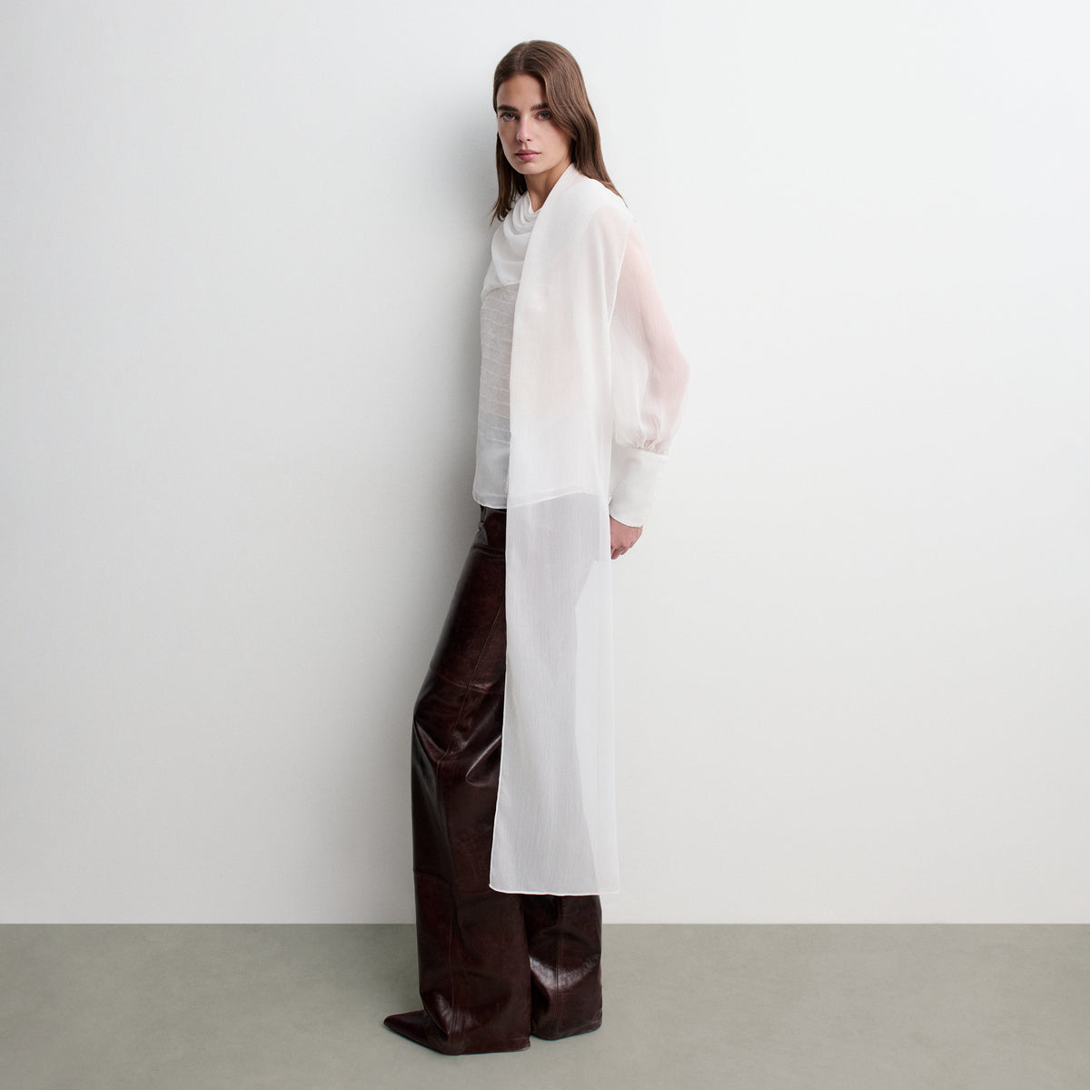 Blouse brodée effet foulard