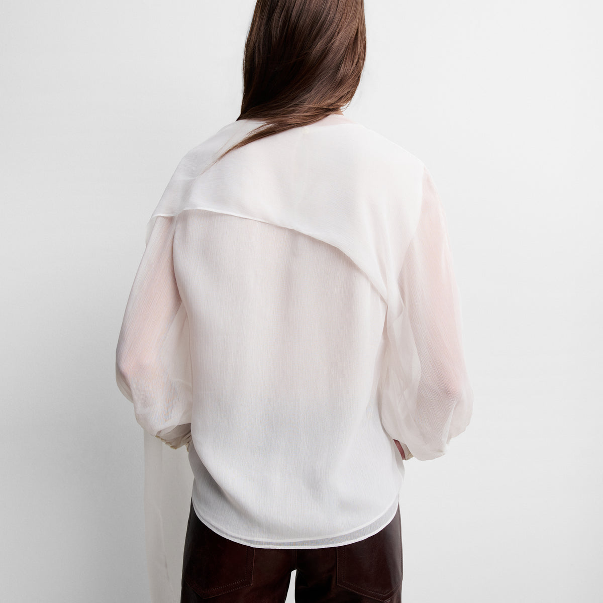 Blouse brodée effet foulard
