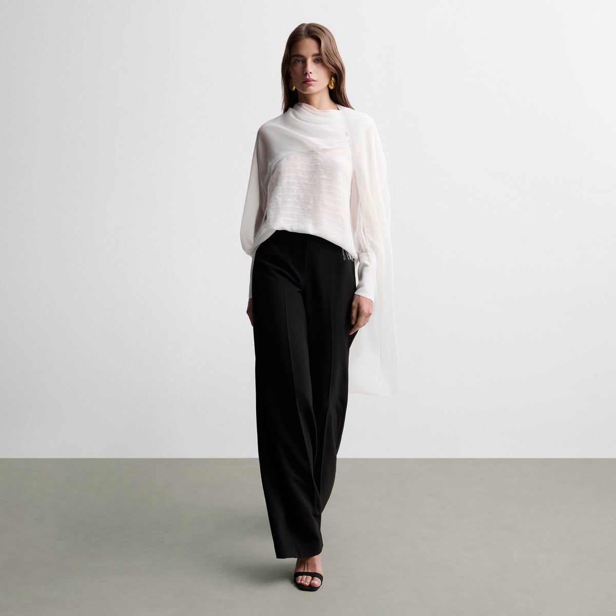 Blouse brodée effet foulard