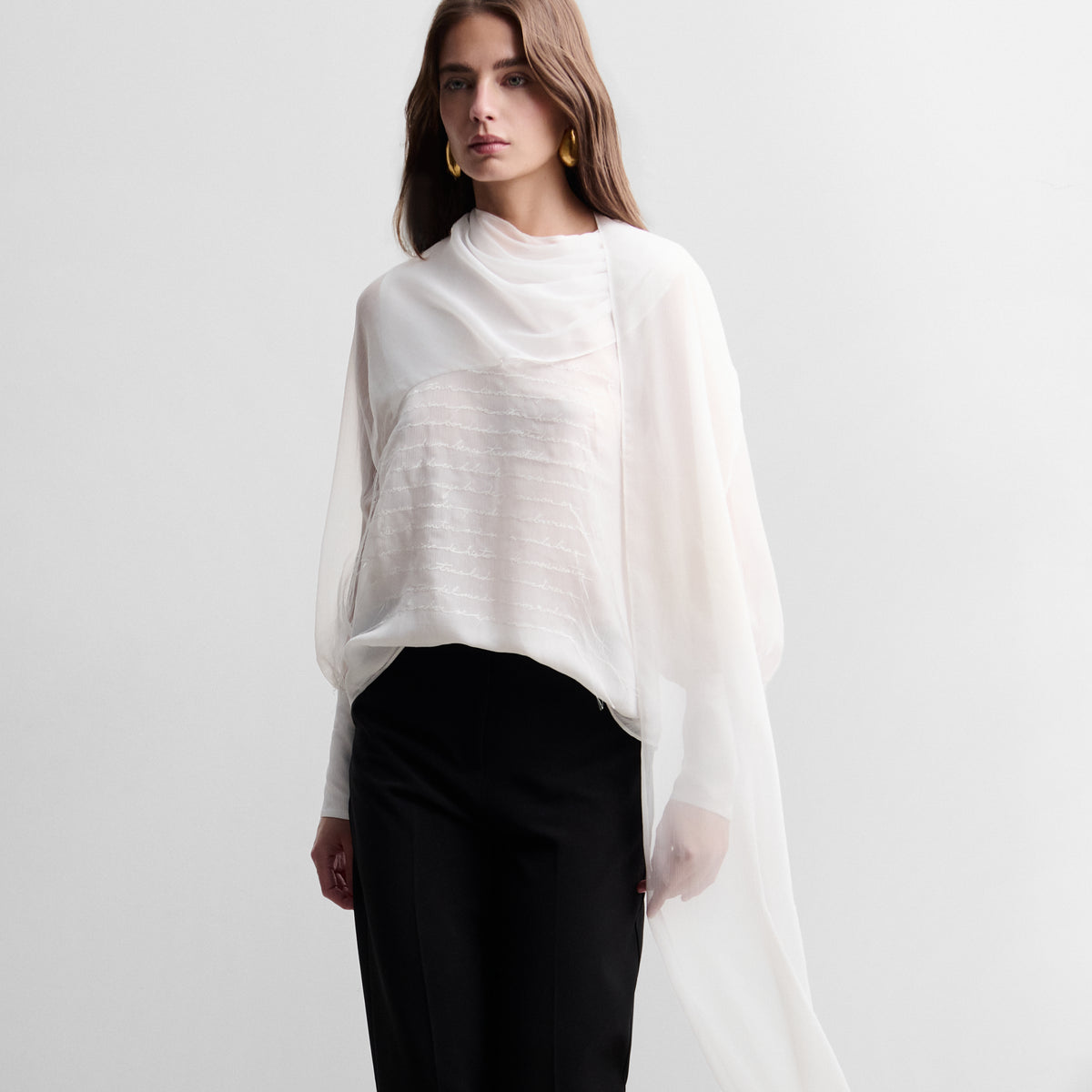 Blouse brodée effet foulard