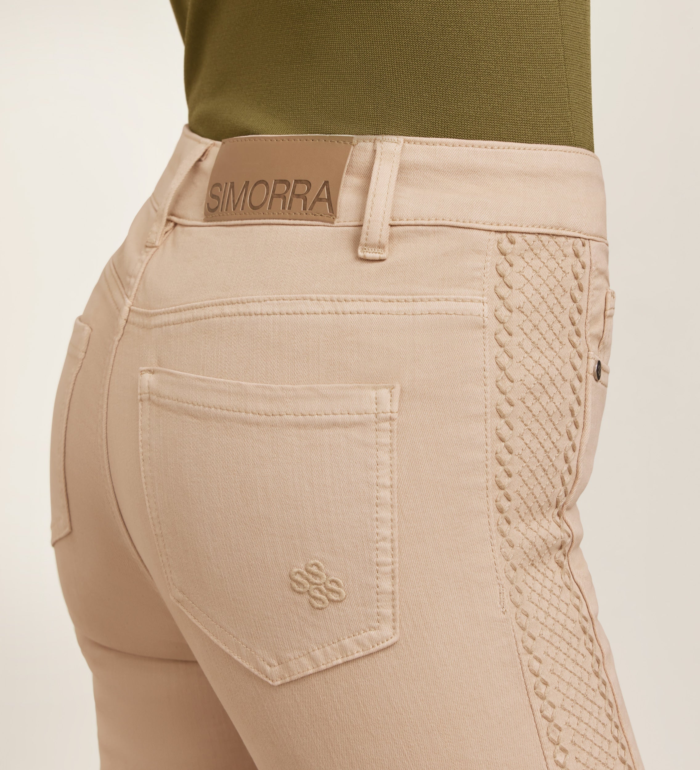 Pantalón largo bordado