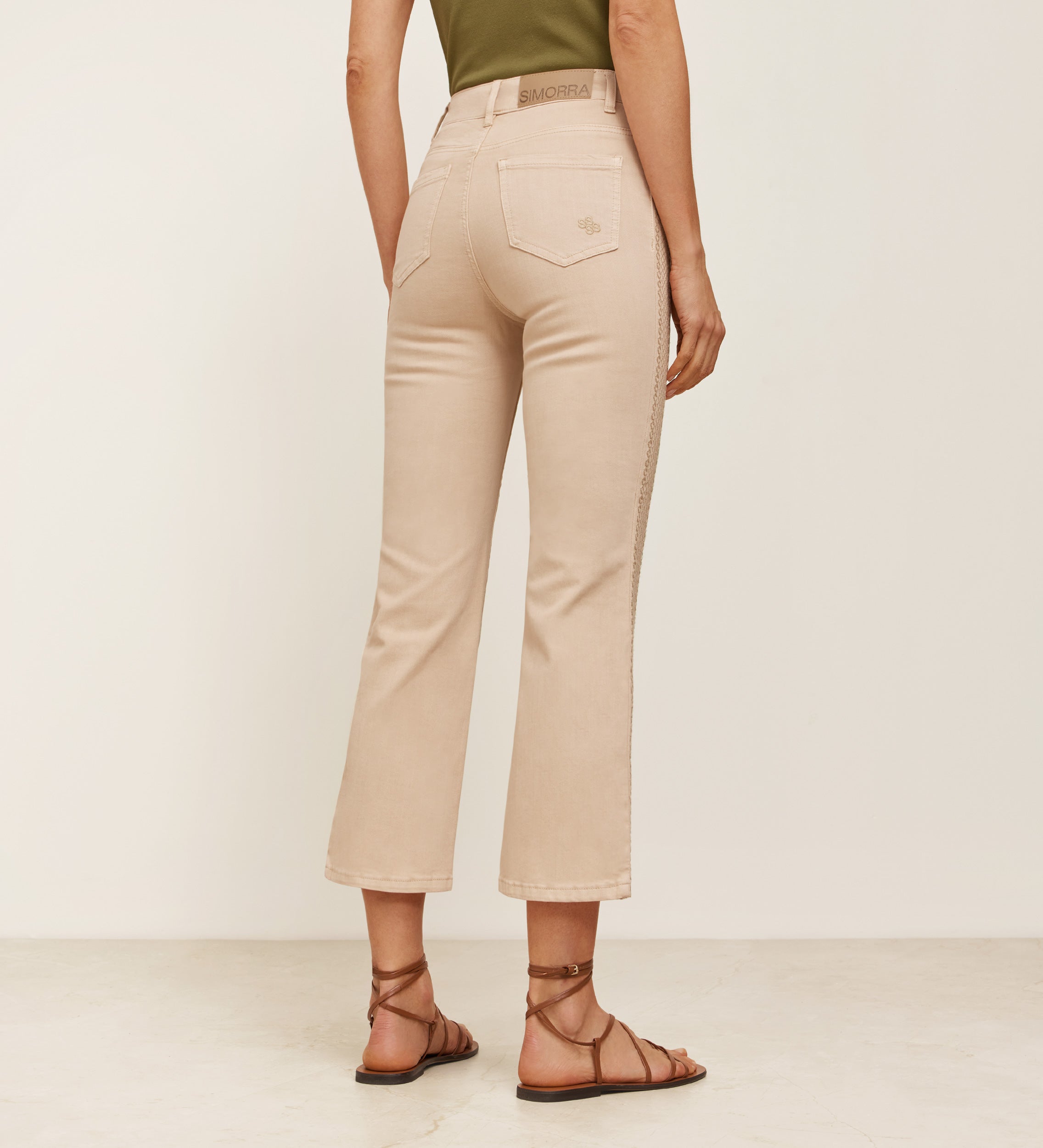 Pantalón largo bordado