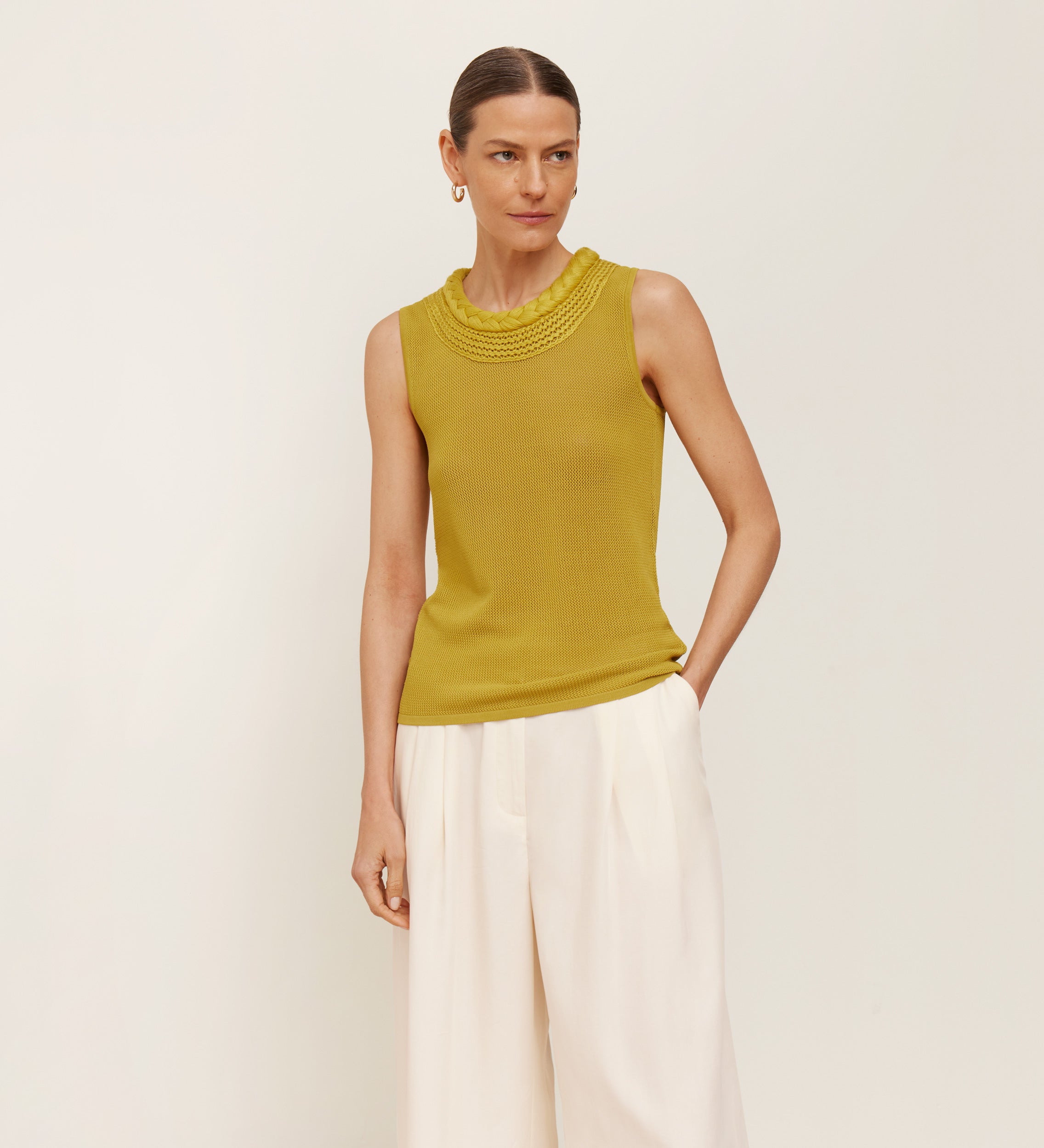 Top tricot escote trenza