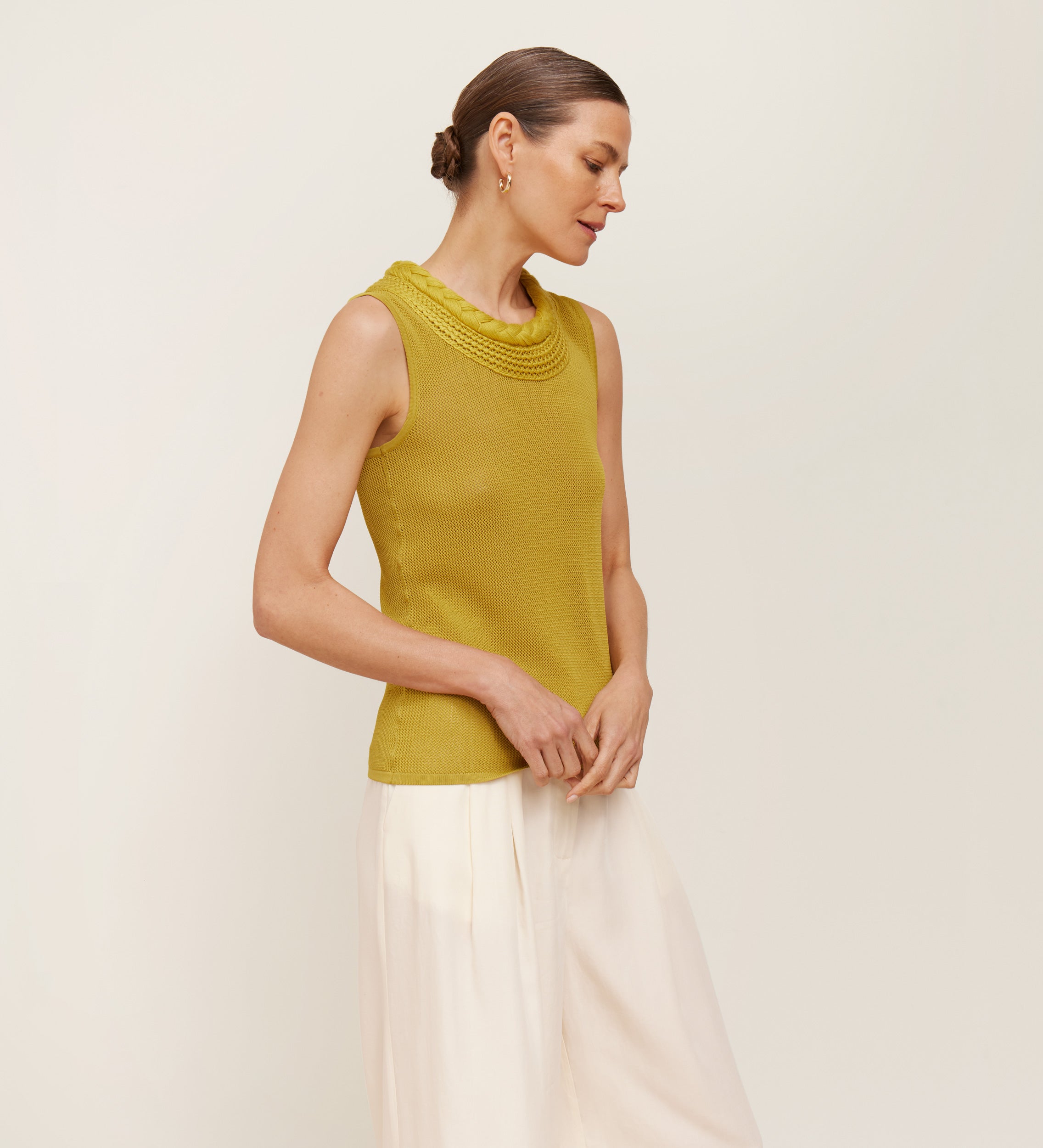 Top tricot escote trenza