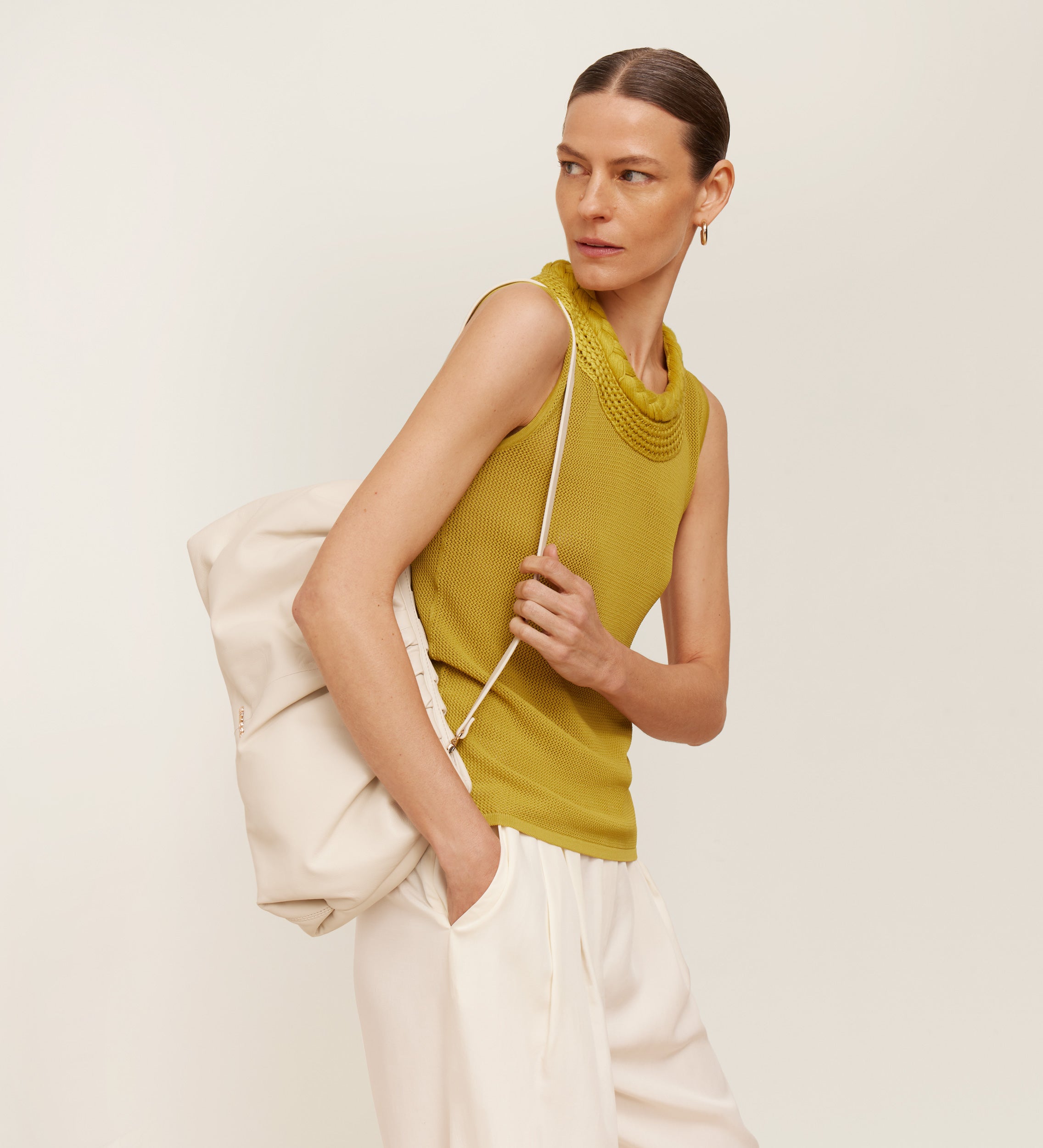Top tricot escote trenza