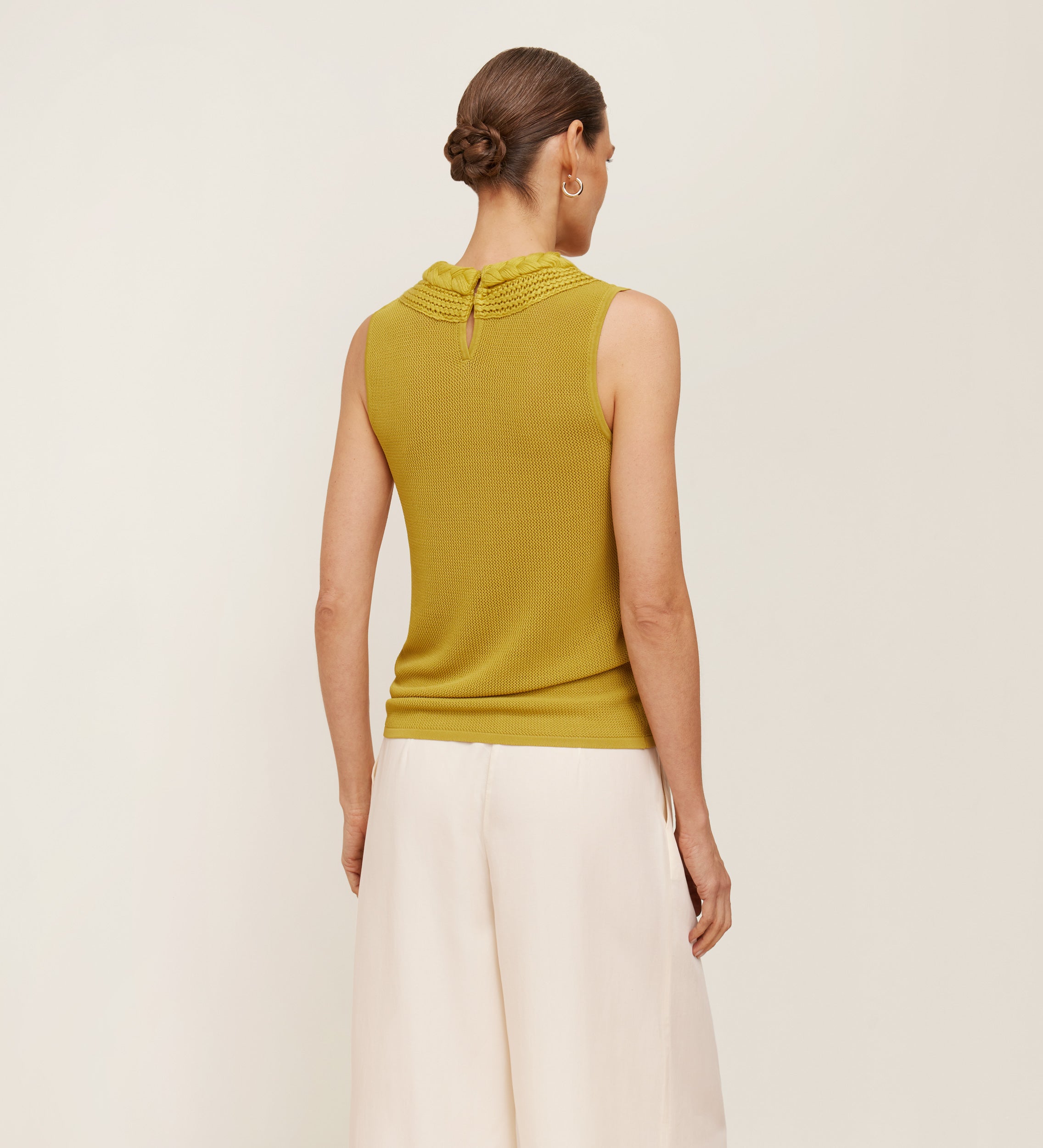 Top tricot escote trenza