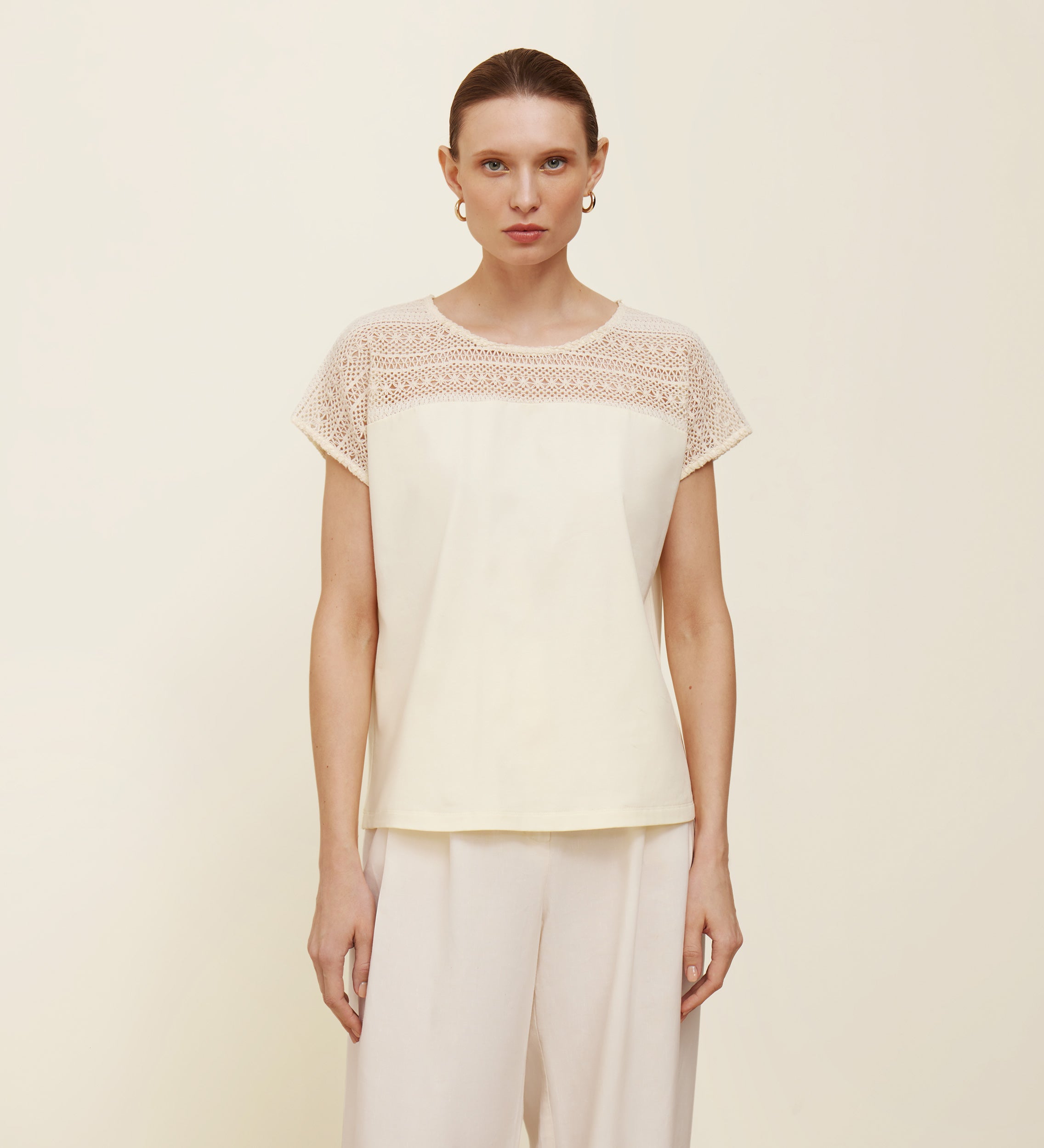 Two-material crochet t-shirt