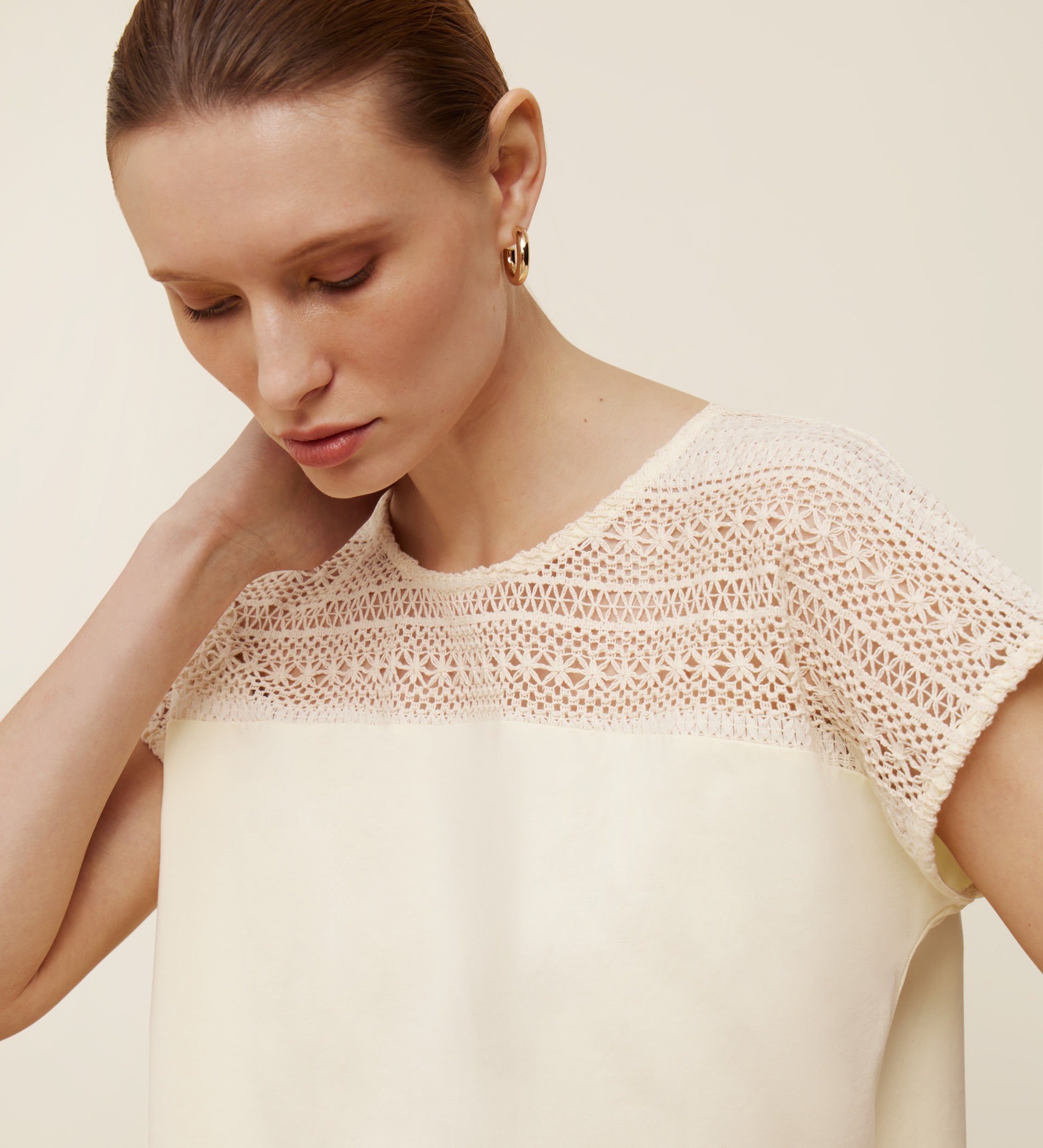 Two-material crochet t-shirt