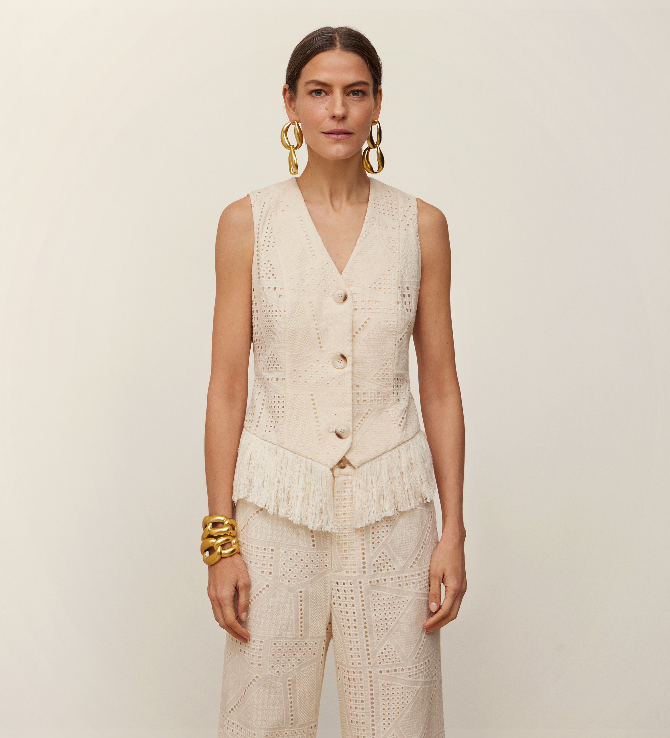 Gilet en coton brodé à franges