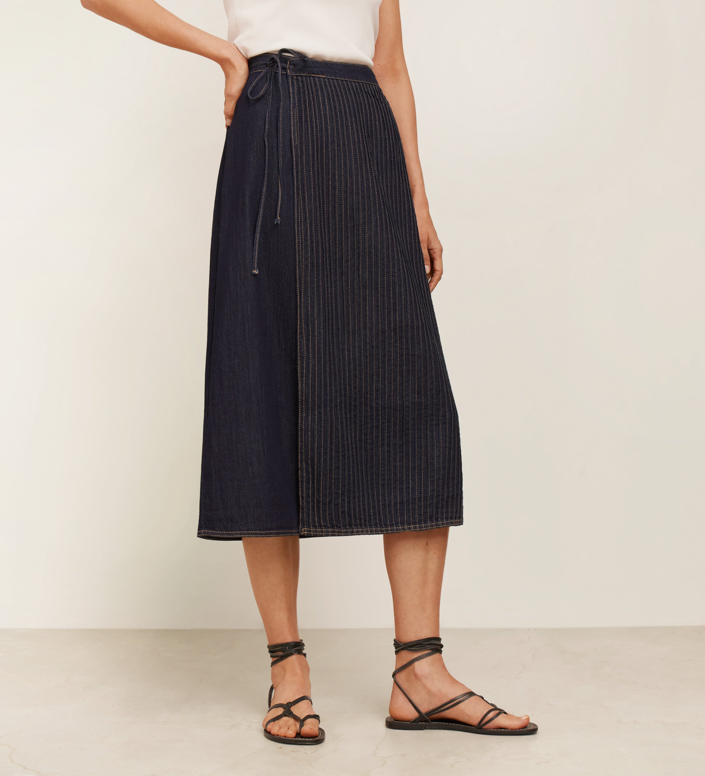 Drawstring skirt with contrast stitching