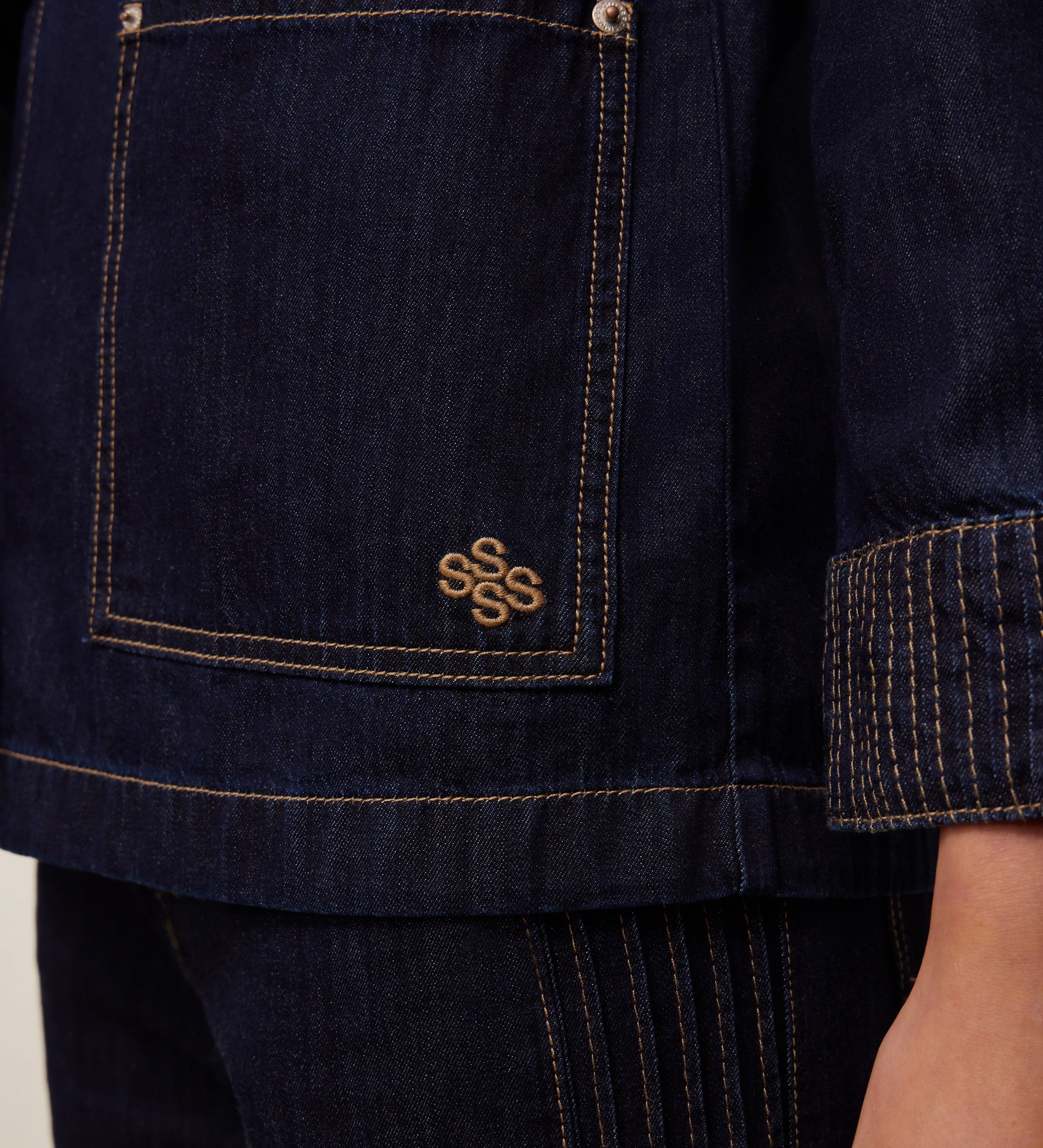 Drawstring overshirt with contrast stitching