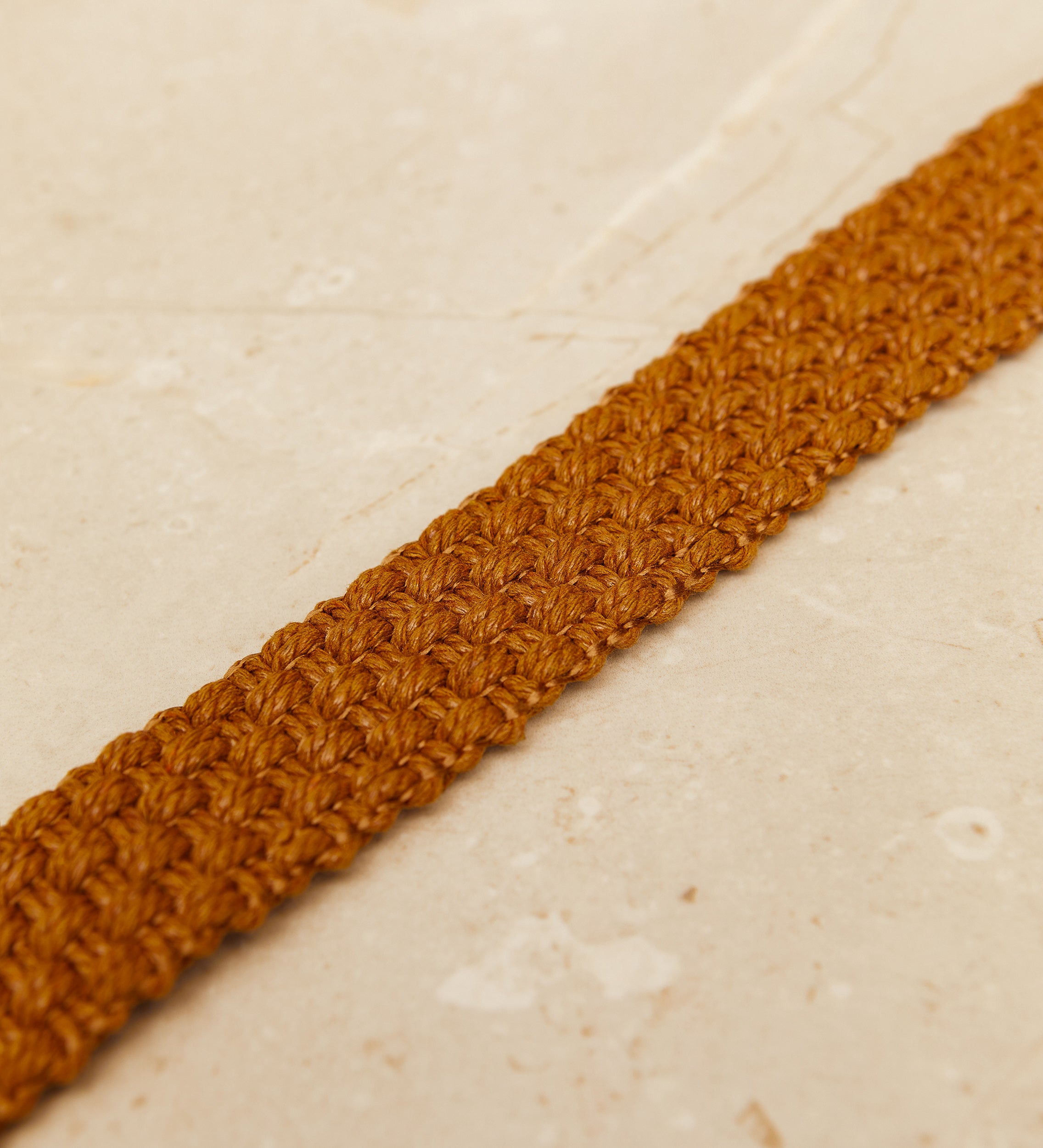Ceinture en corde entrelacée avec boucle en bois