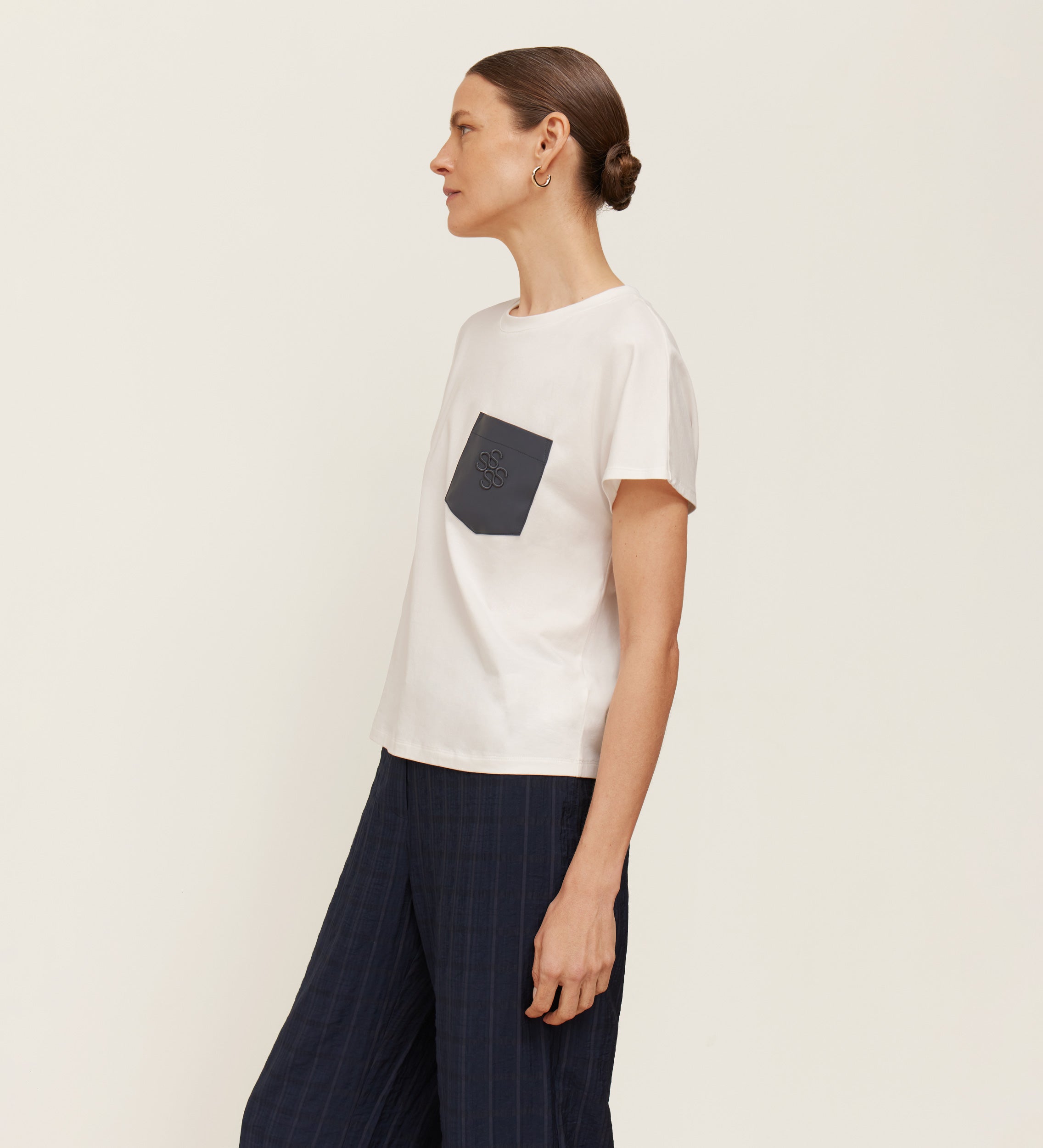 Camiseta bolsillo piel